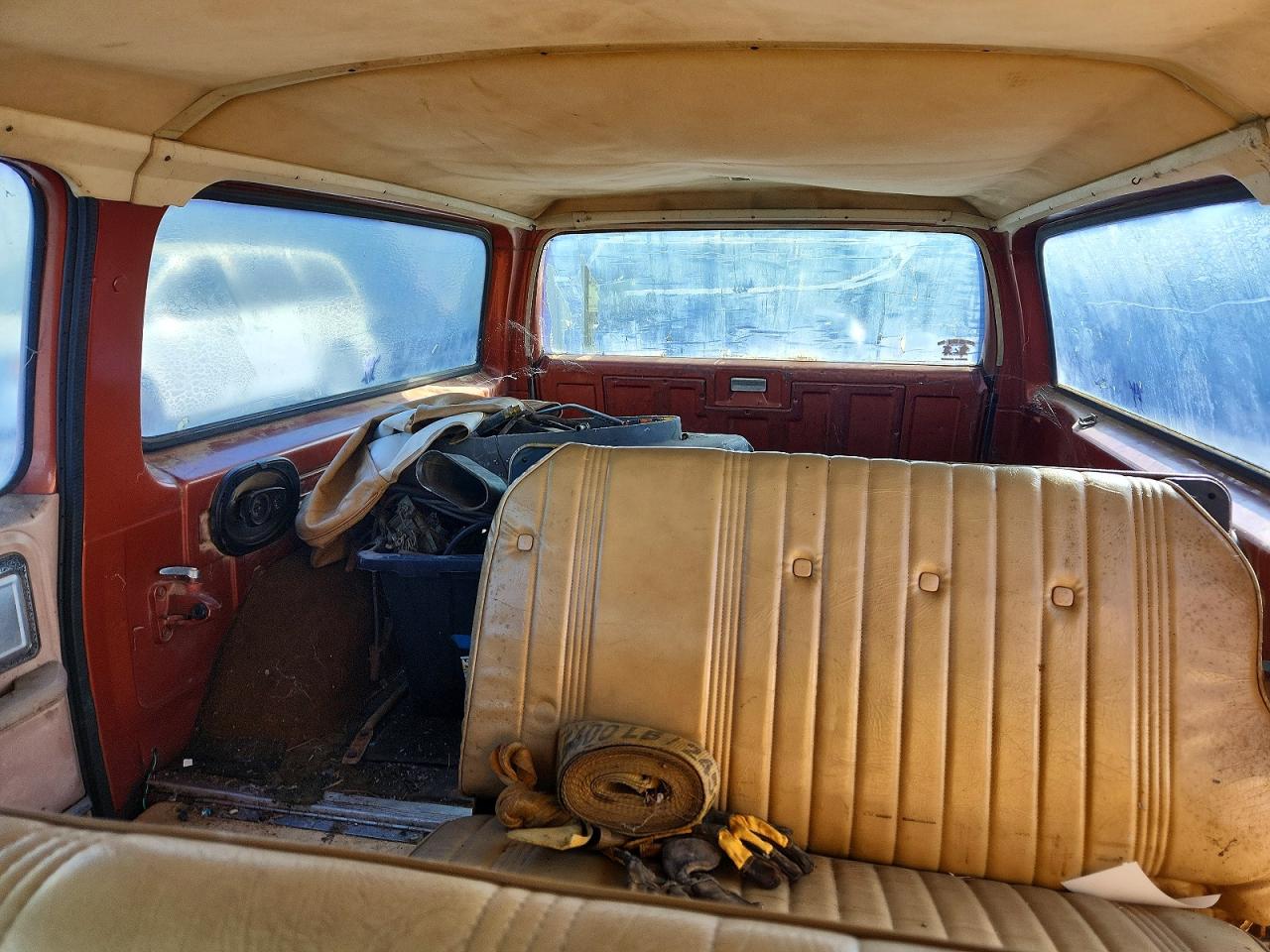 1978 Chevrolet Subrban Two Tone vin: CKR168F163357