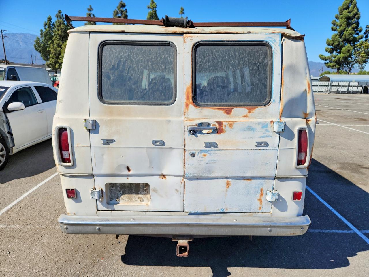 1971 Ford E-series White vin: E34GHL24770