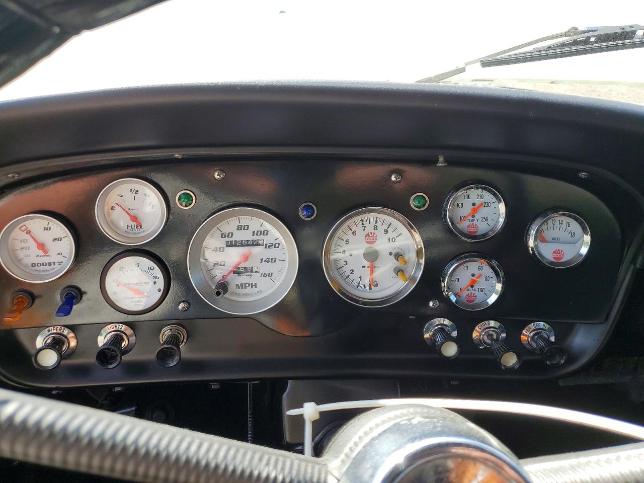 1962 Ford F-100 1/2 Ton Two Tone vin: F10CR280490