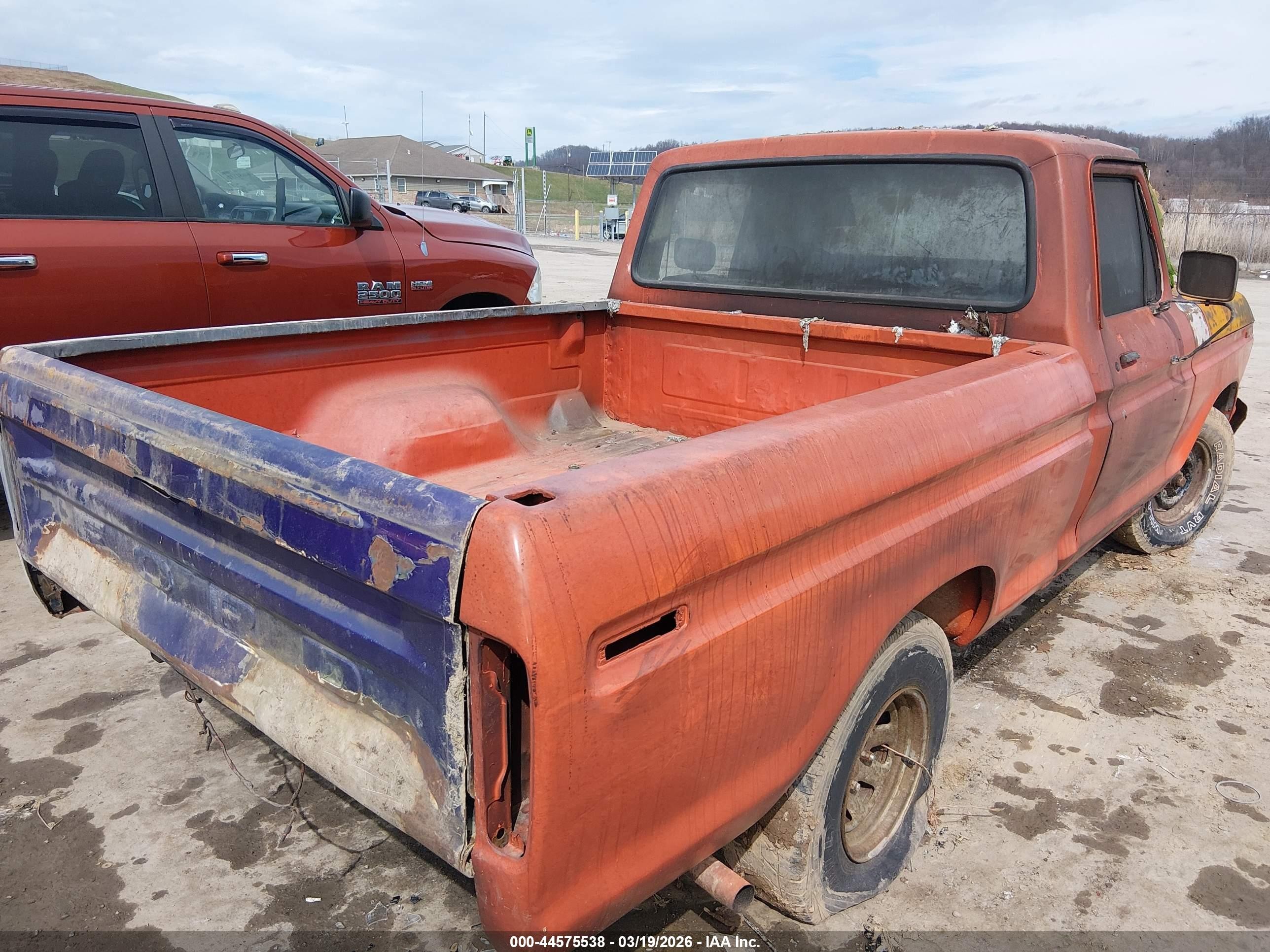 1979 Ford F100   Оранжевый vin: F10GCEC6366      