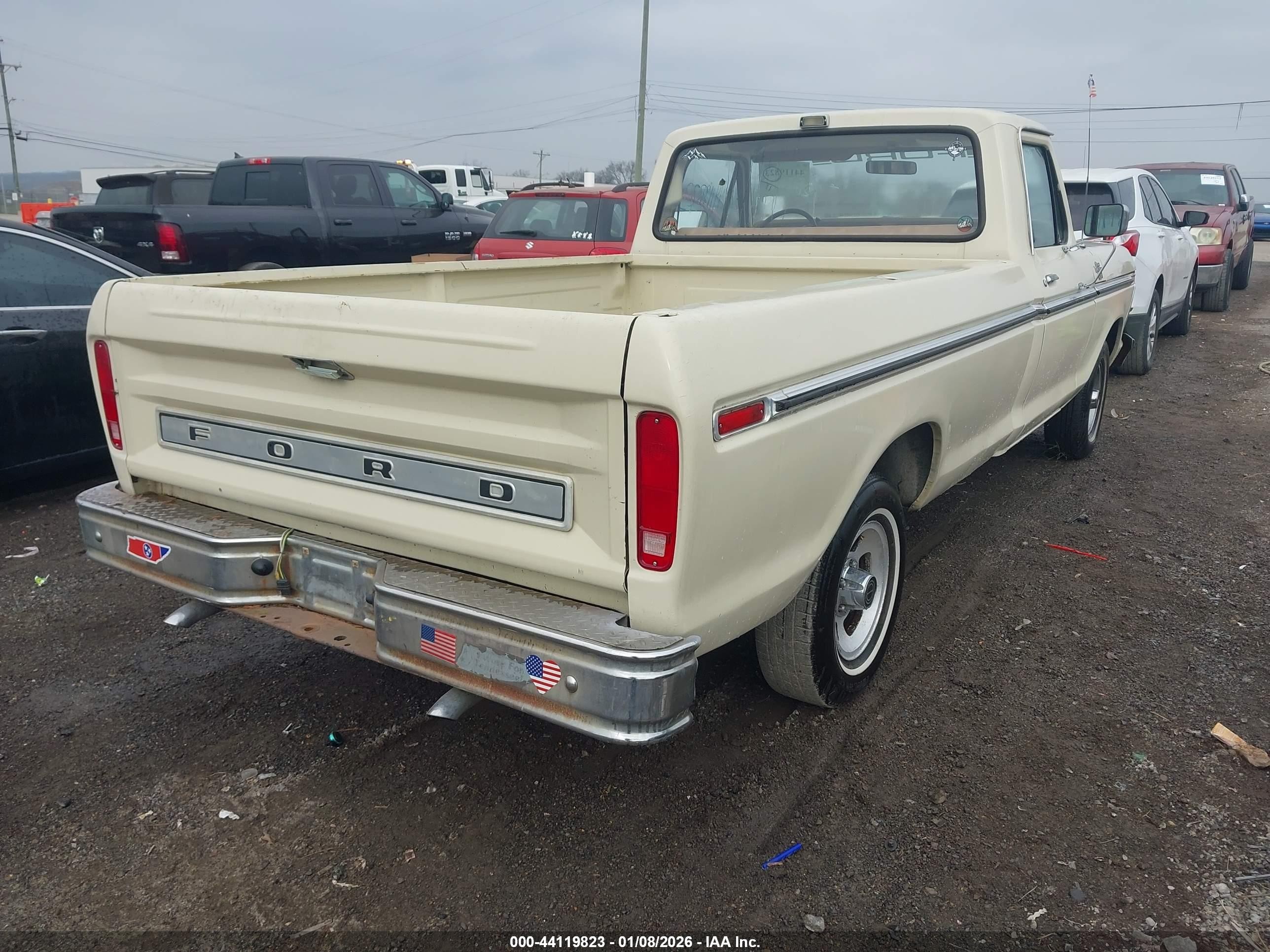 1979 Ford F100   Кремовый vin: F10HNDH6076      