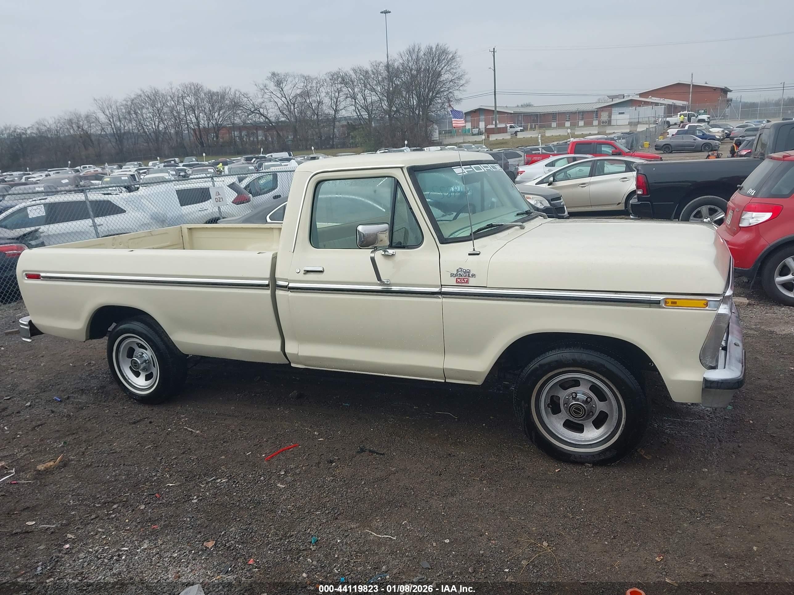 1979 Ford F100   Кремовый vin: F10HNDH6076      