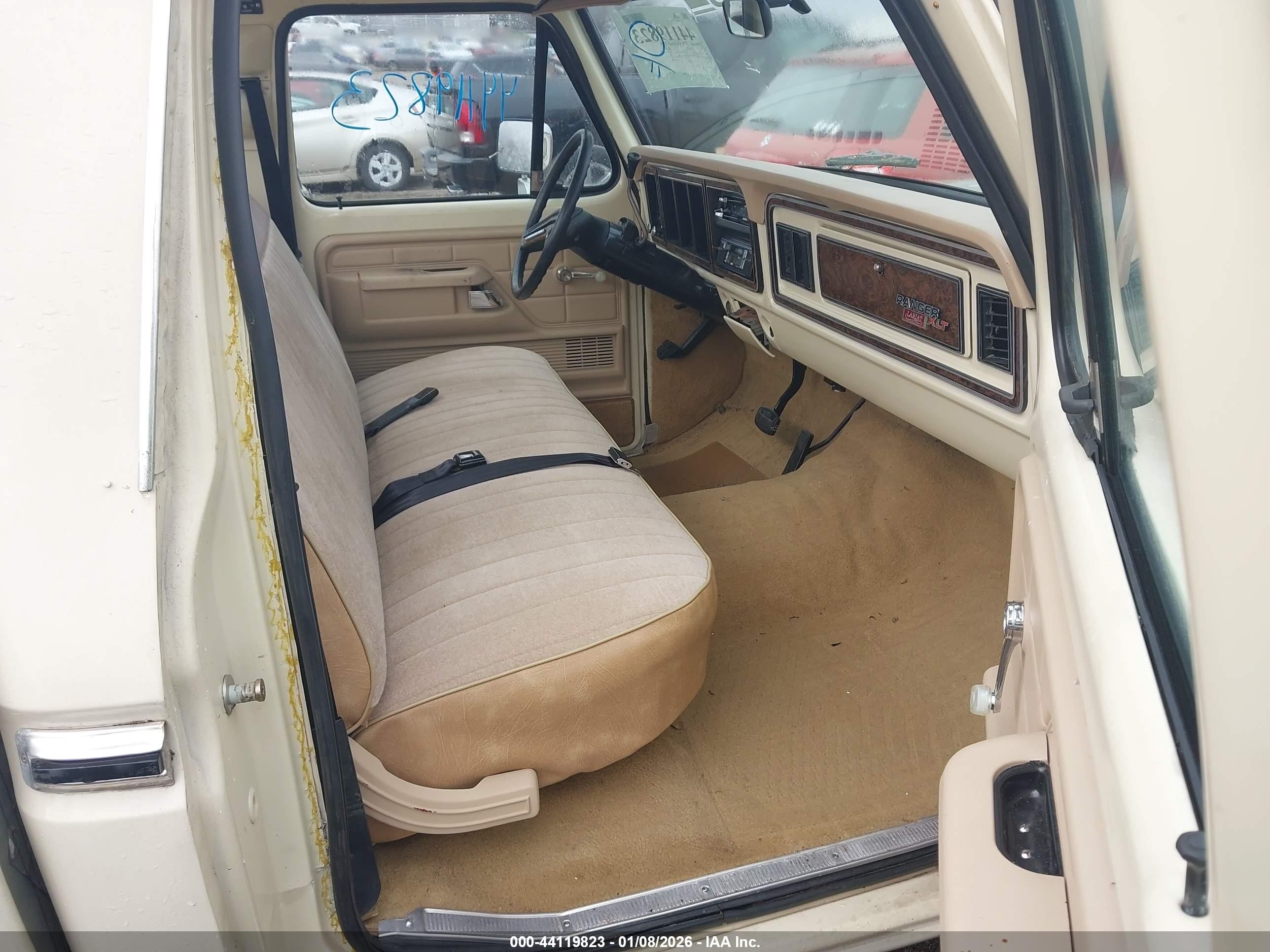 1979 Ford F100   Кремовый vin: F10HNDH6076      