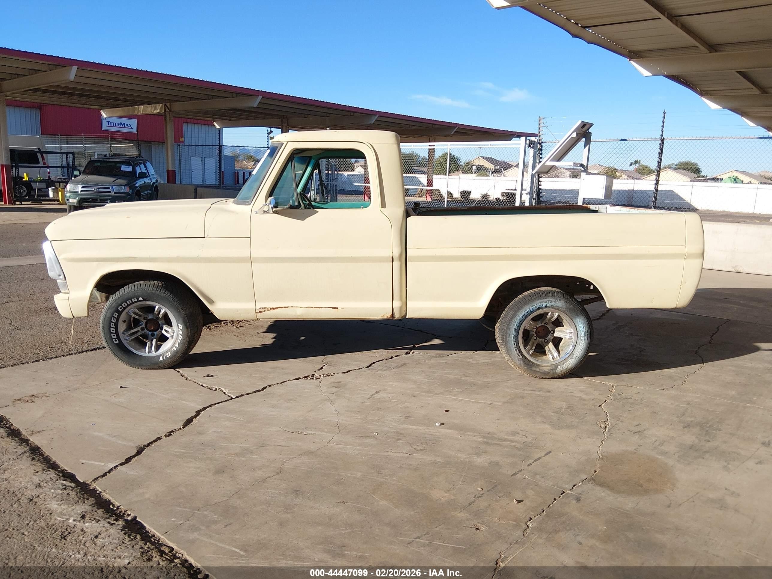 1969 Ford F100   Бежевый vin: F10YRF58684      