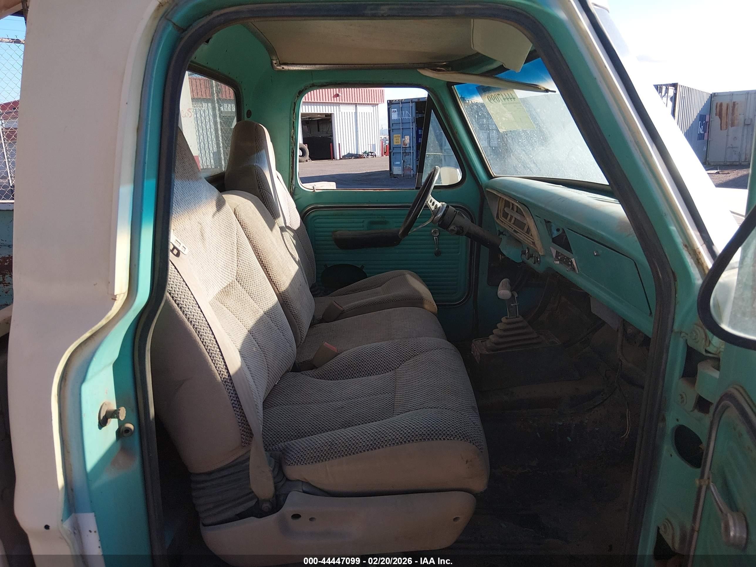1969 Ford F100   Бежевый vin: F10YRF58684      