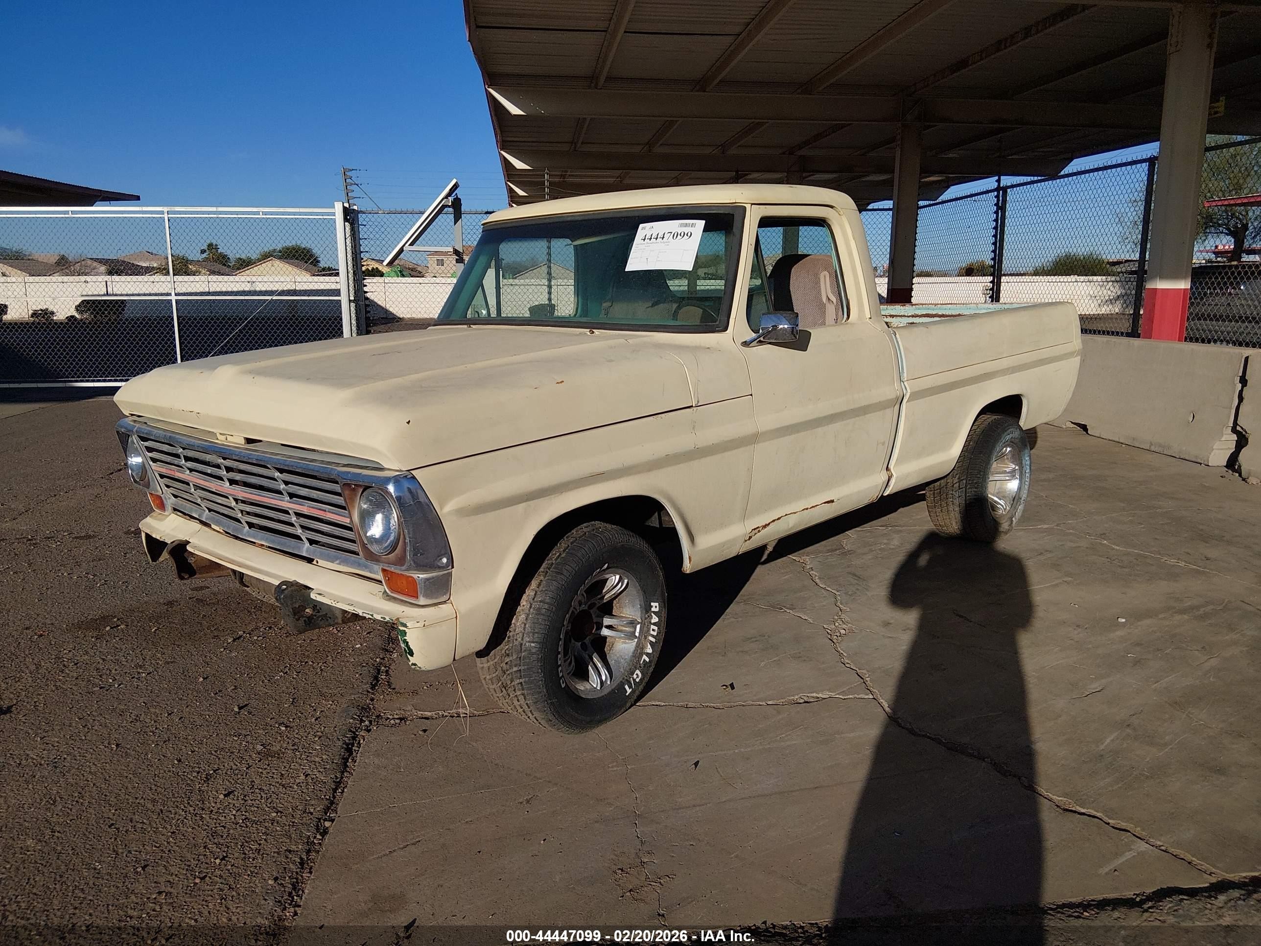 1969 Ford F100   Бежевый vin: F10YRF58684      