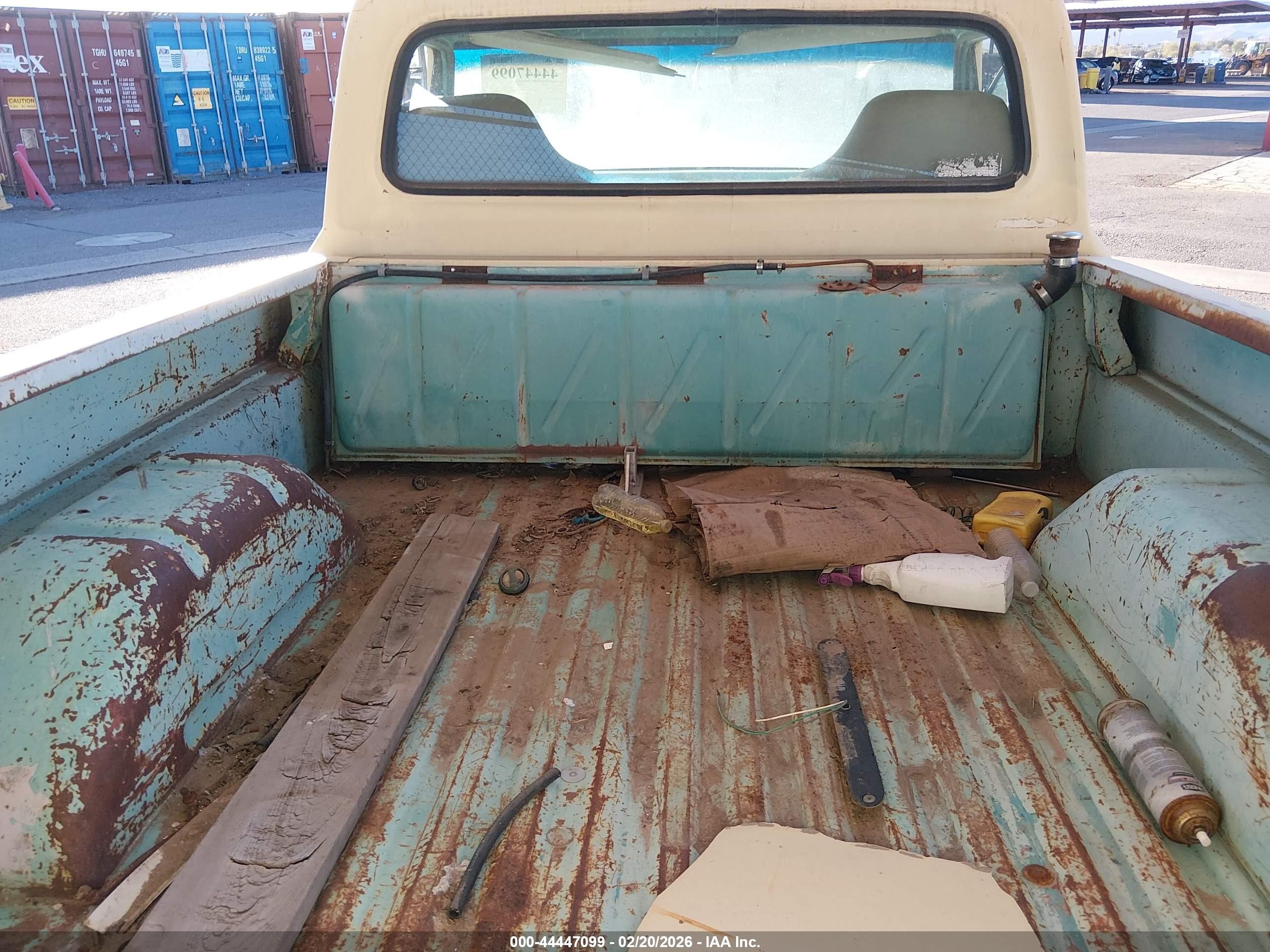 1969 Ford F100   Бежевый vin: F10YRF58684      