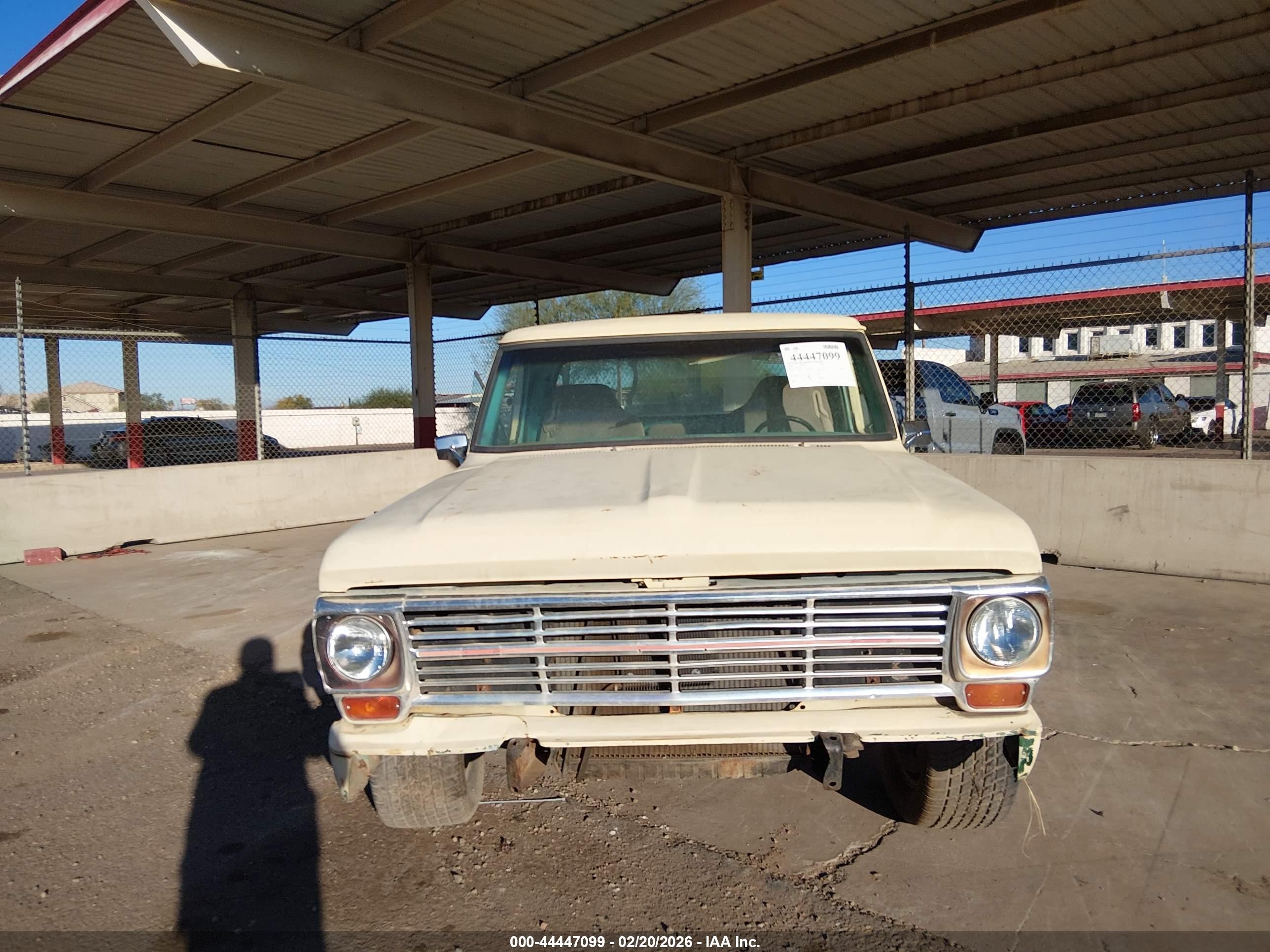 1969 Ford F100   Бежевый vin: F10YRF58684      