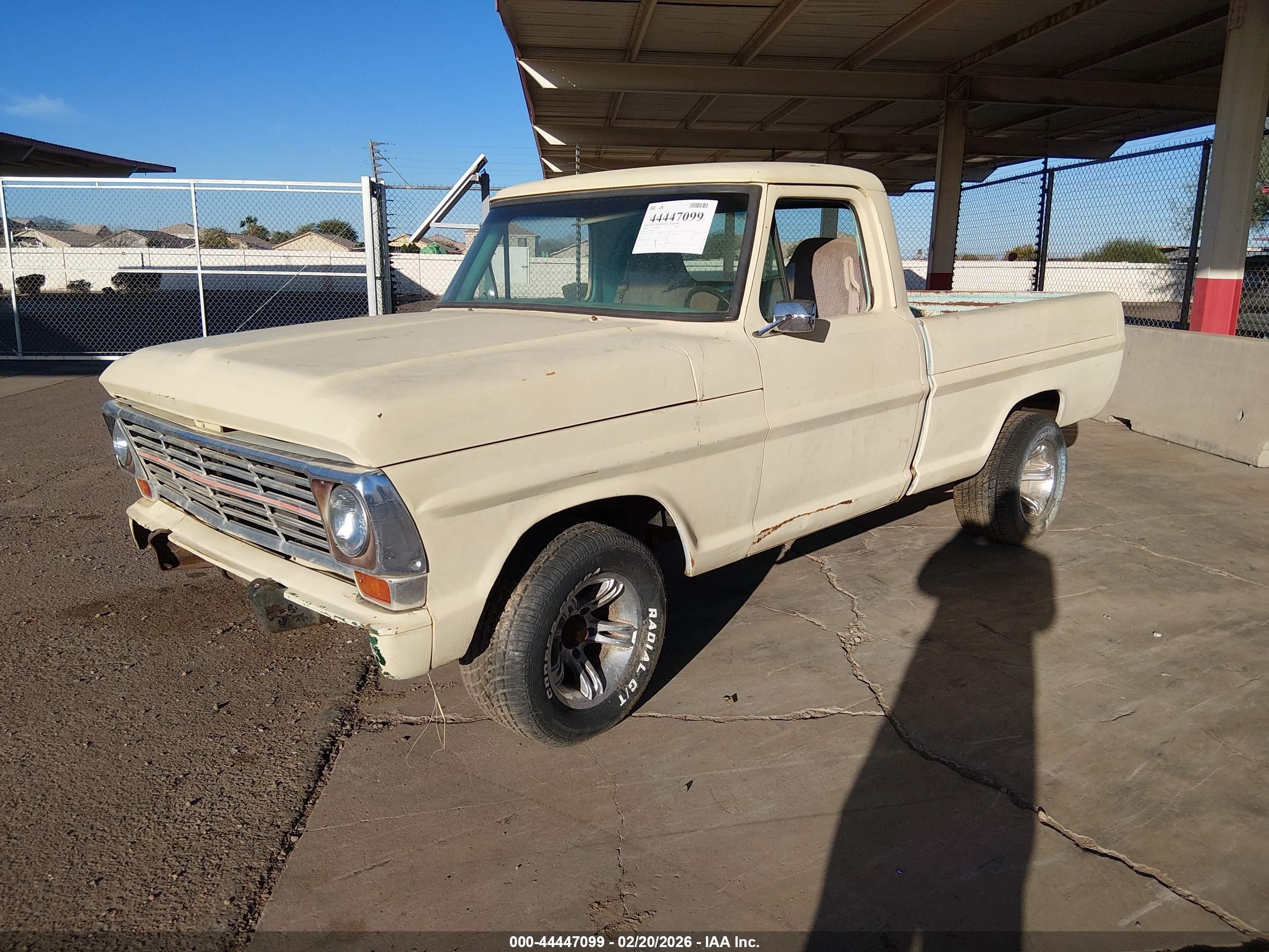 1969 Ford F100   Бежевый vin: F10YRF58684      