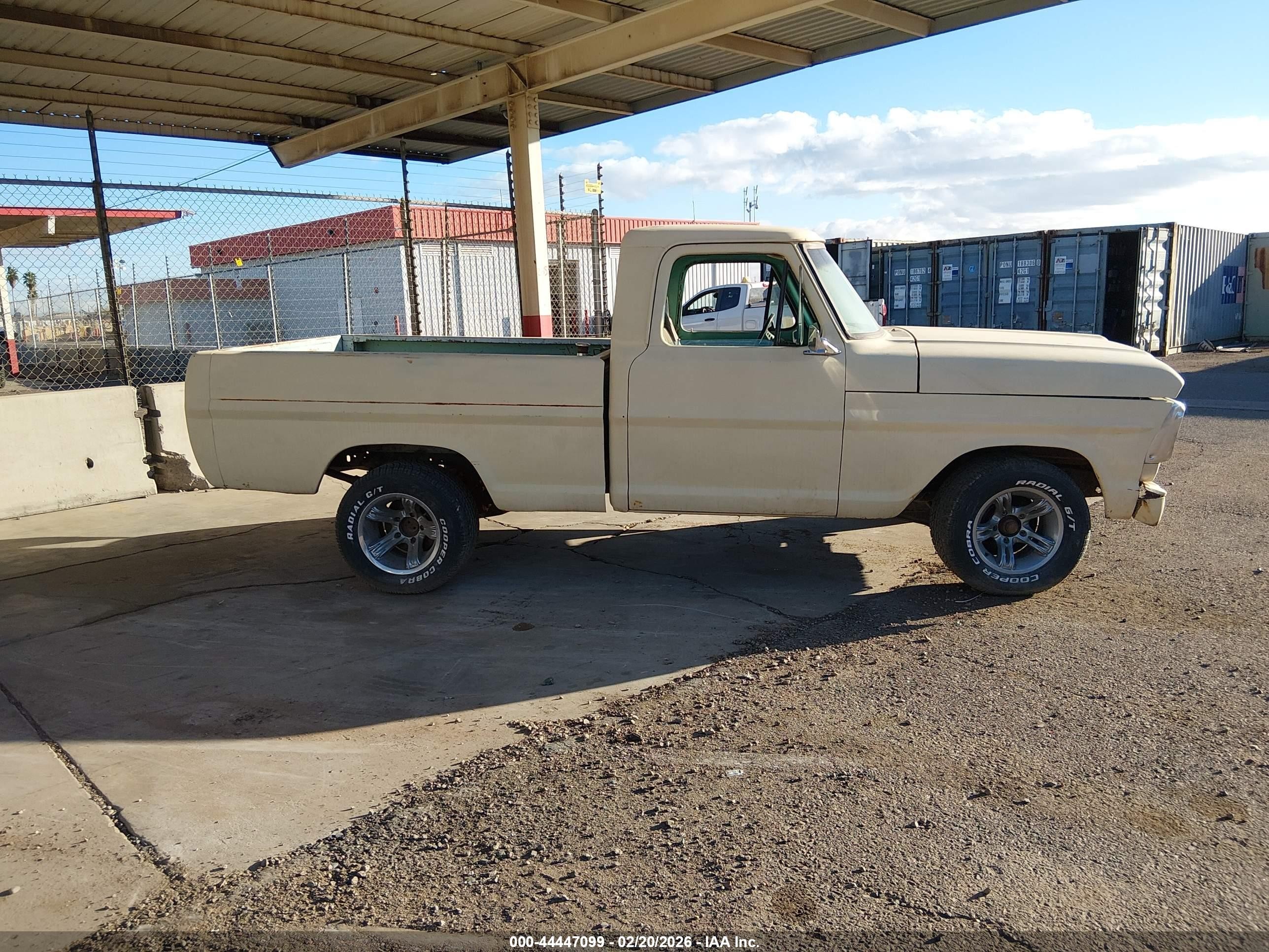 1969 Ford F100   Бежевый vin: F10YRF58684      