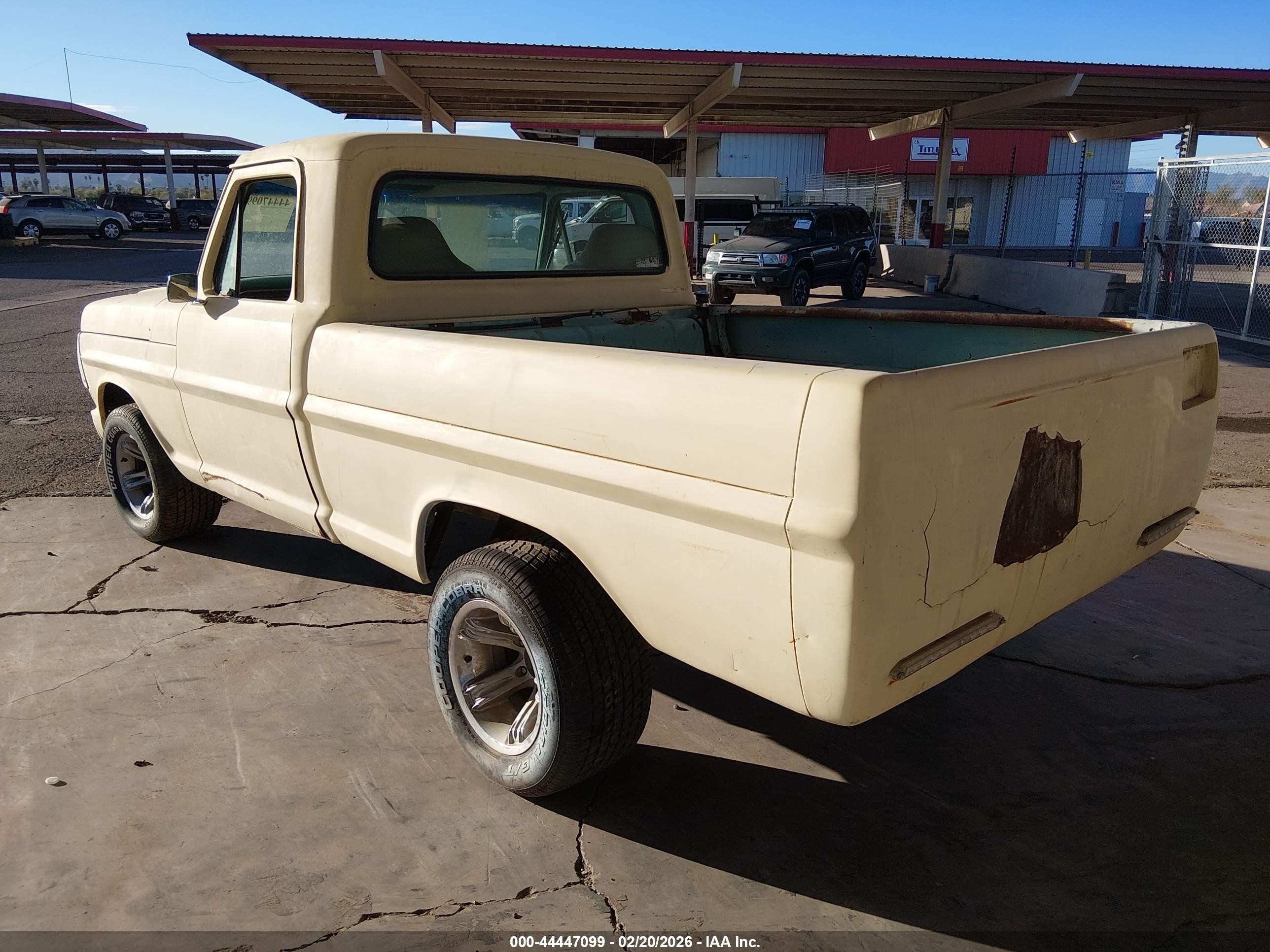 1969 Ford F100   Бежевый vin: F10YRF58684      