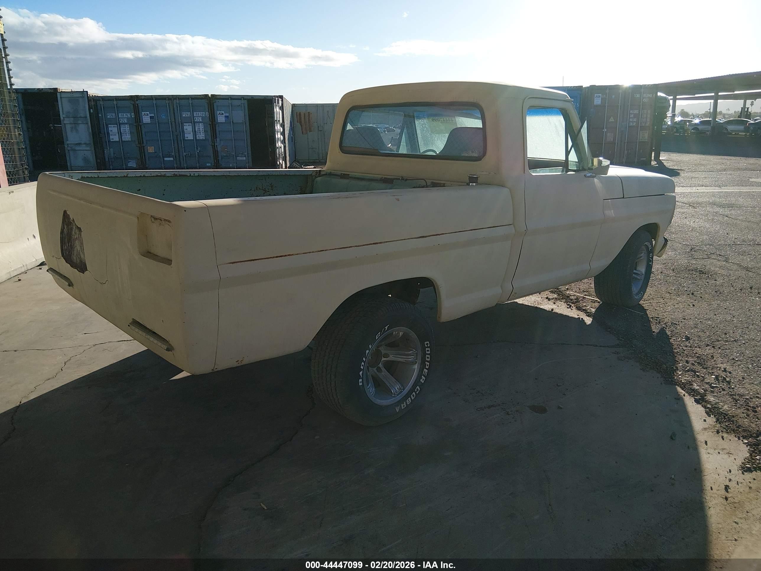 1969 Ford F100   Бежевый vin: F10YRF58684      