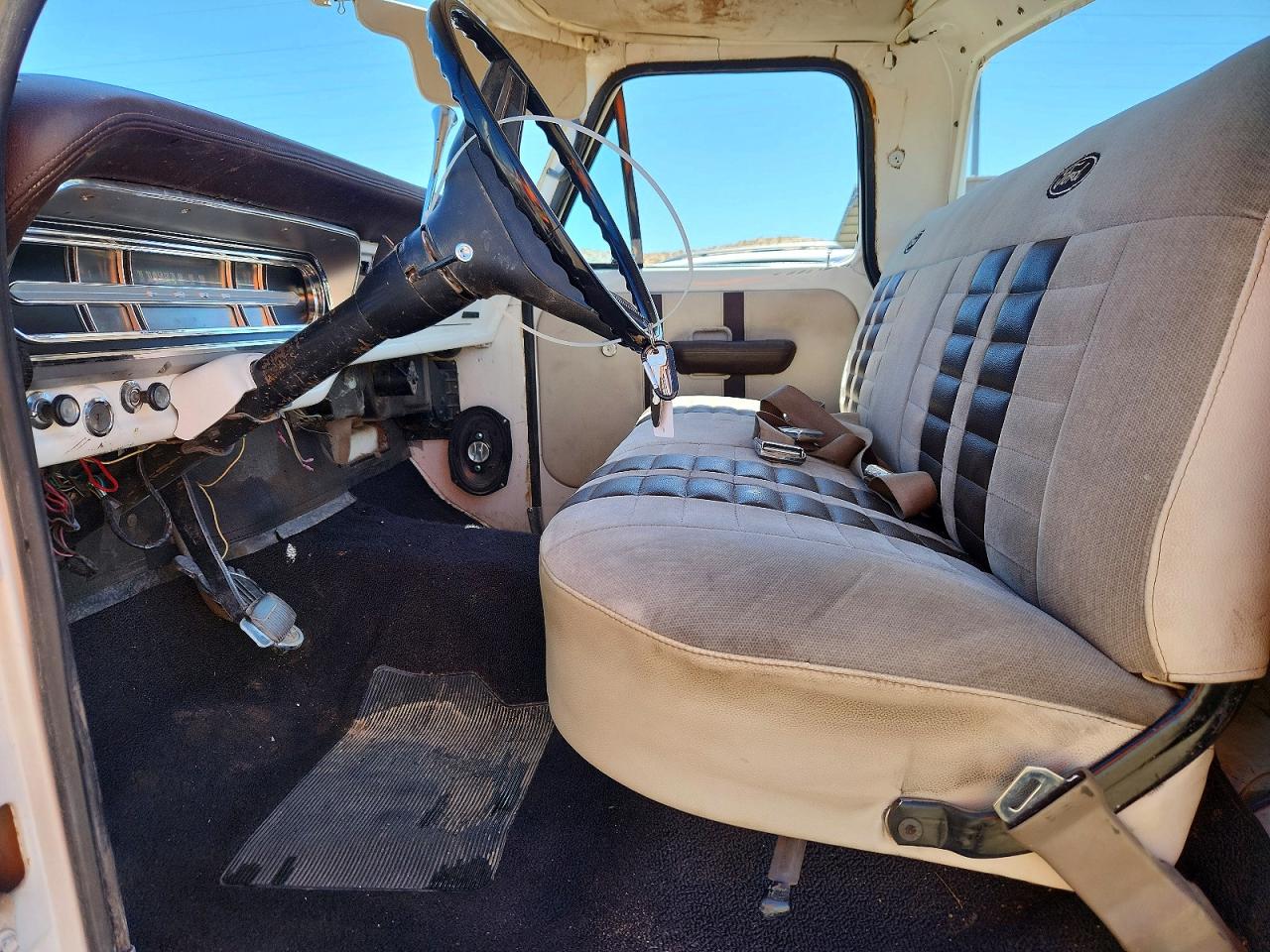 1972 Ford F250 Pickup White vin: F25YKN25043
