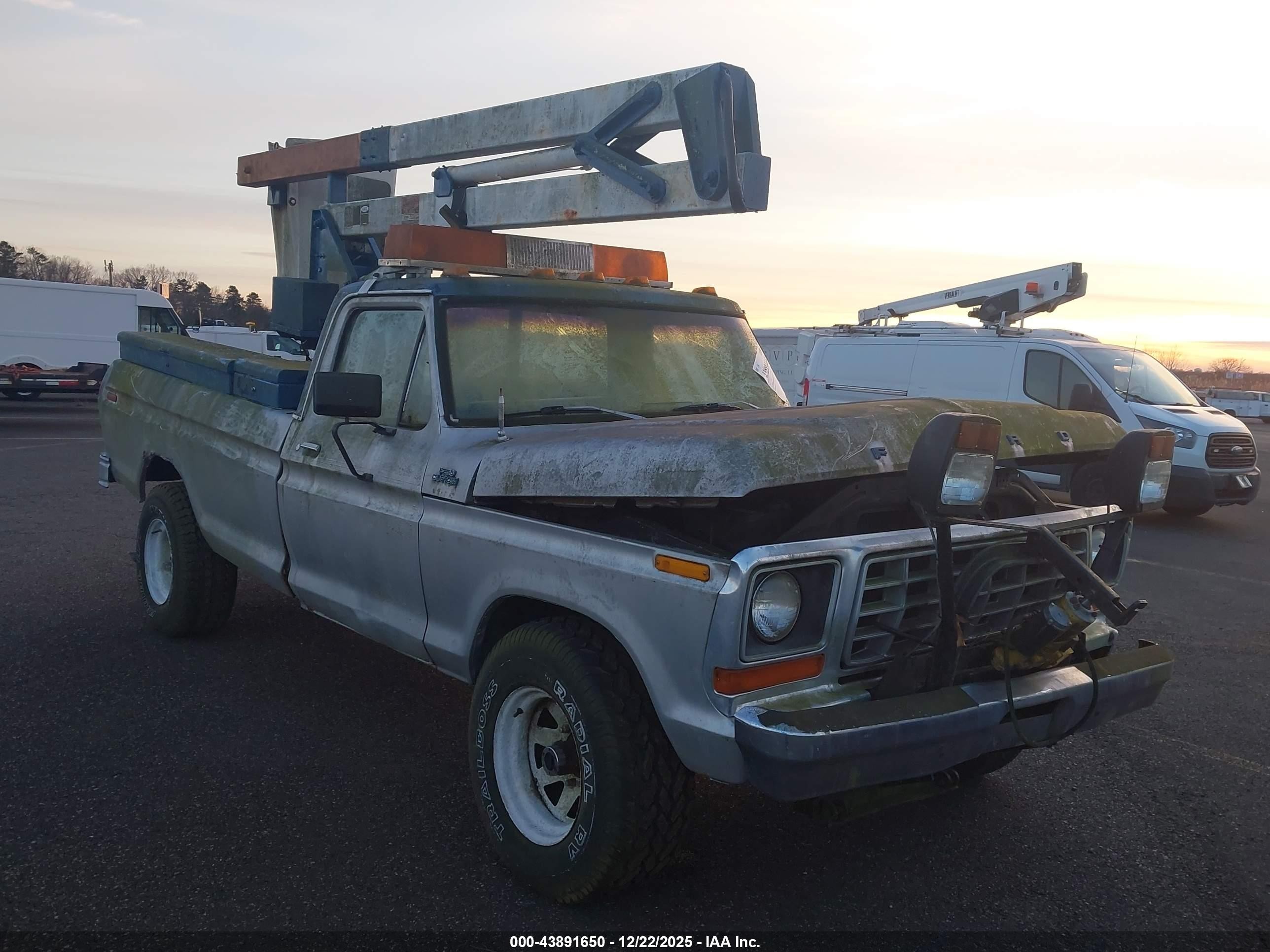 1978 Ford F250   Серебряный vin: F26HEBJ5004      