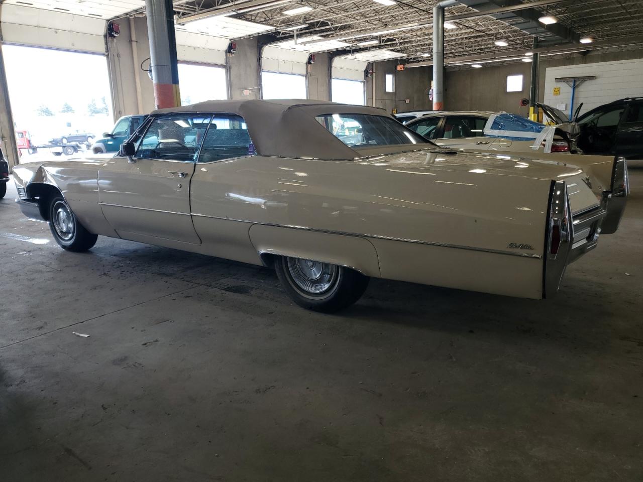 1968 Cadillac Deville Beige vin: F8296486
