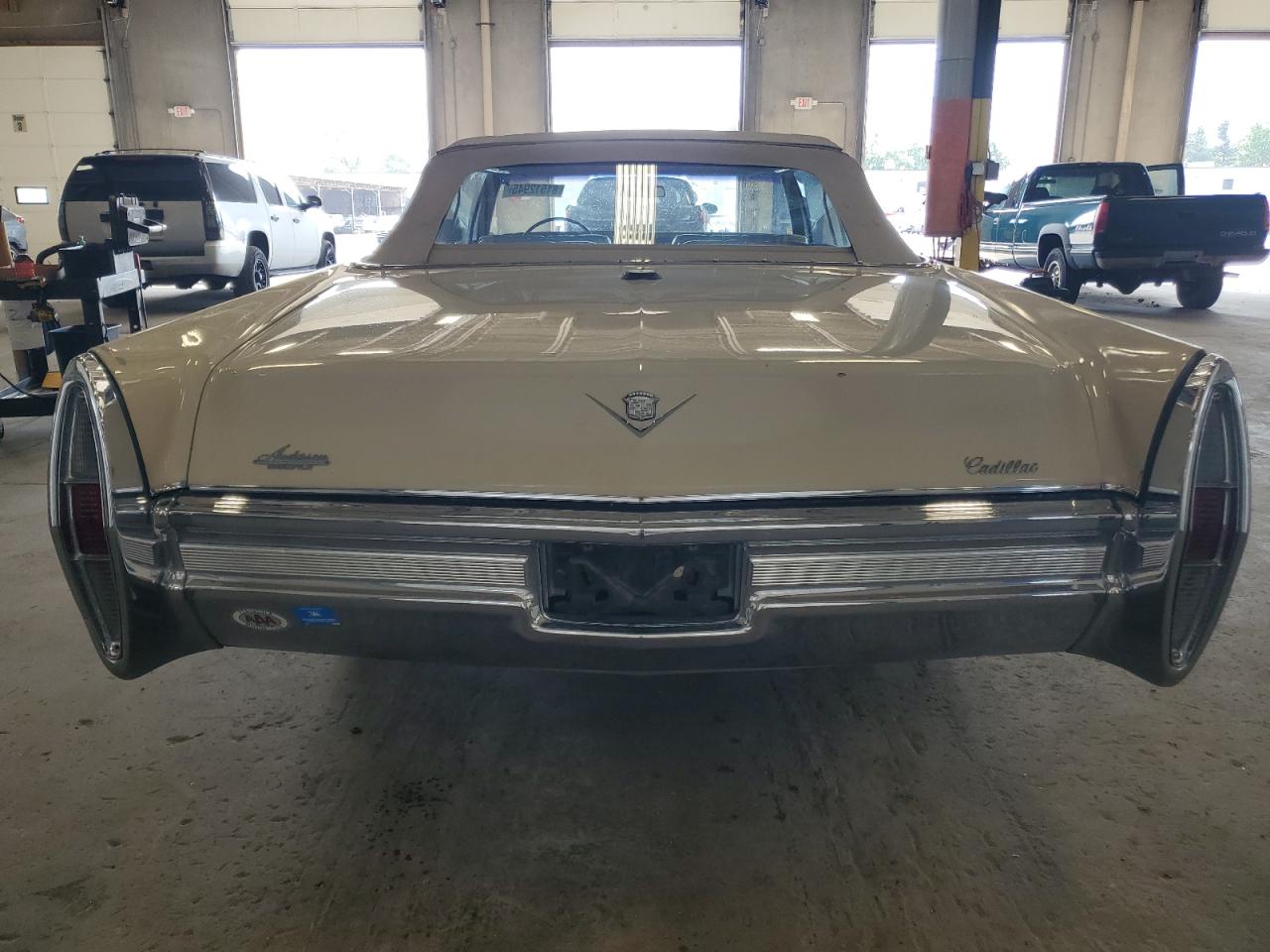 1968 Cadillac Deville Beige vin: F8296486