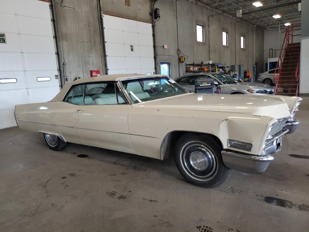 1968 Cadillac Deville Beige vin: F8296486