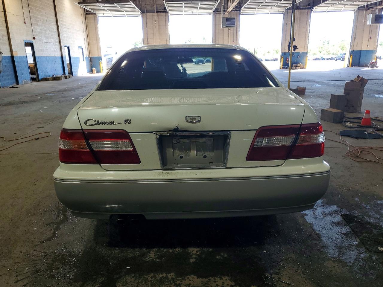 1997 Nissan Cima White vin: FGY33120727