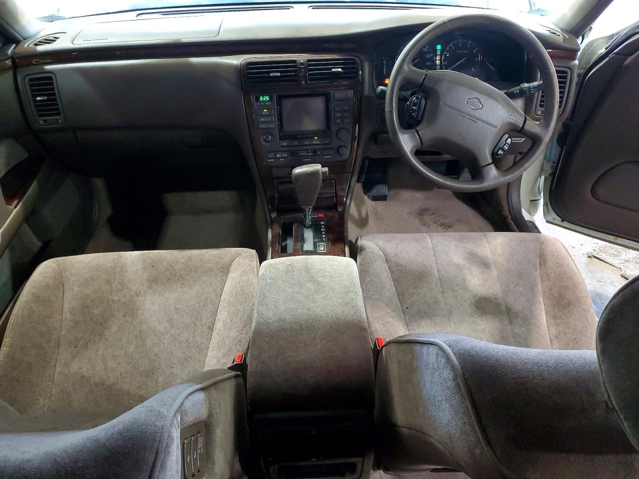 1997 Nissan Cima White vin: FGY33120727