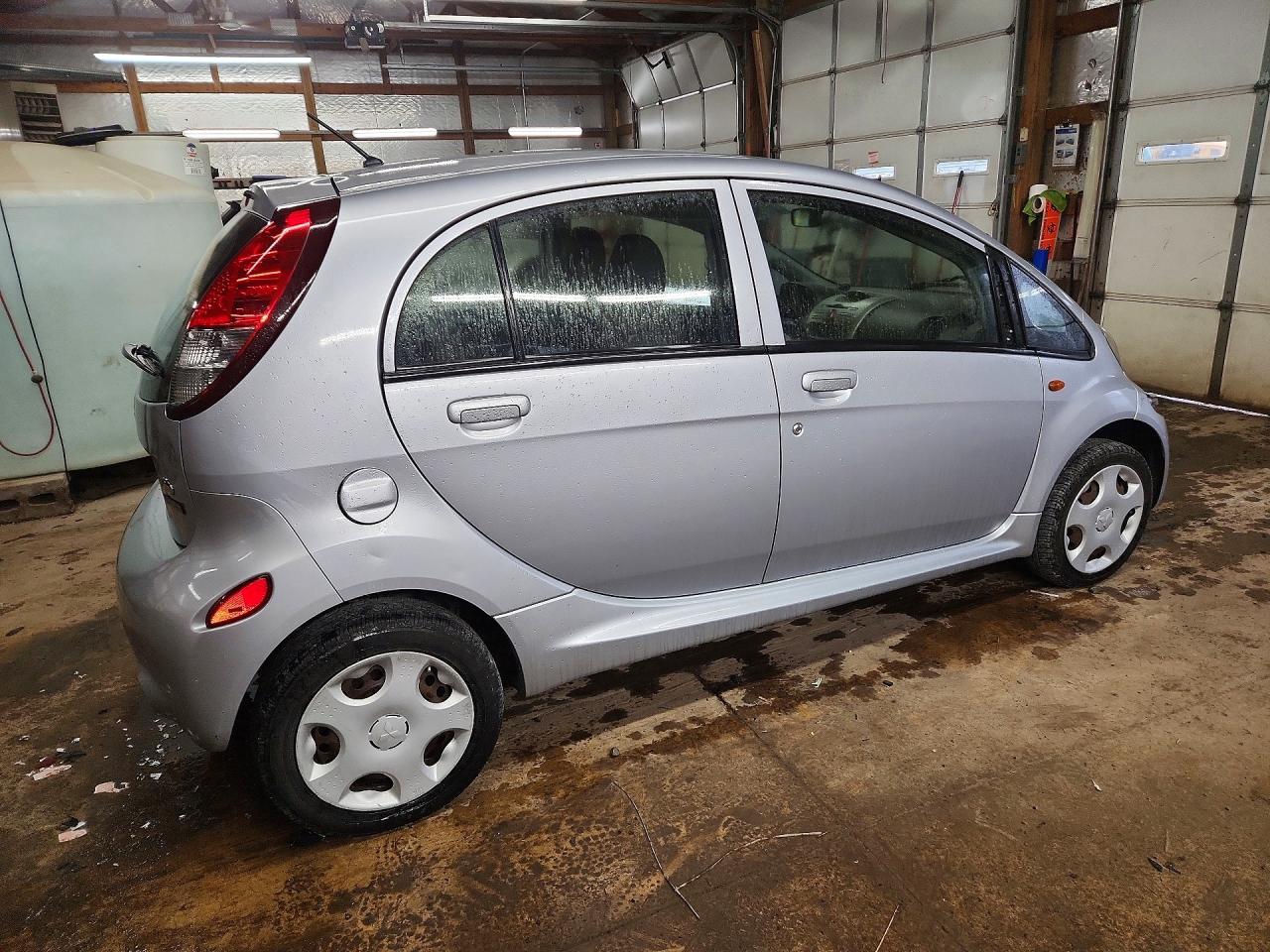 2012 Mitsubishi I Miev Es Silver vin: JA3215H11CU024559