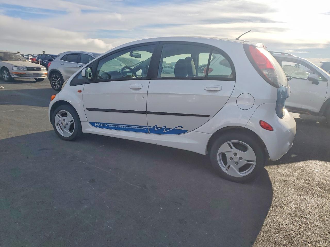 2012 Mitsubishi I Miev Es White vin: JA3215H17CU010942