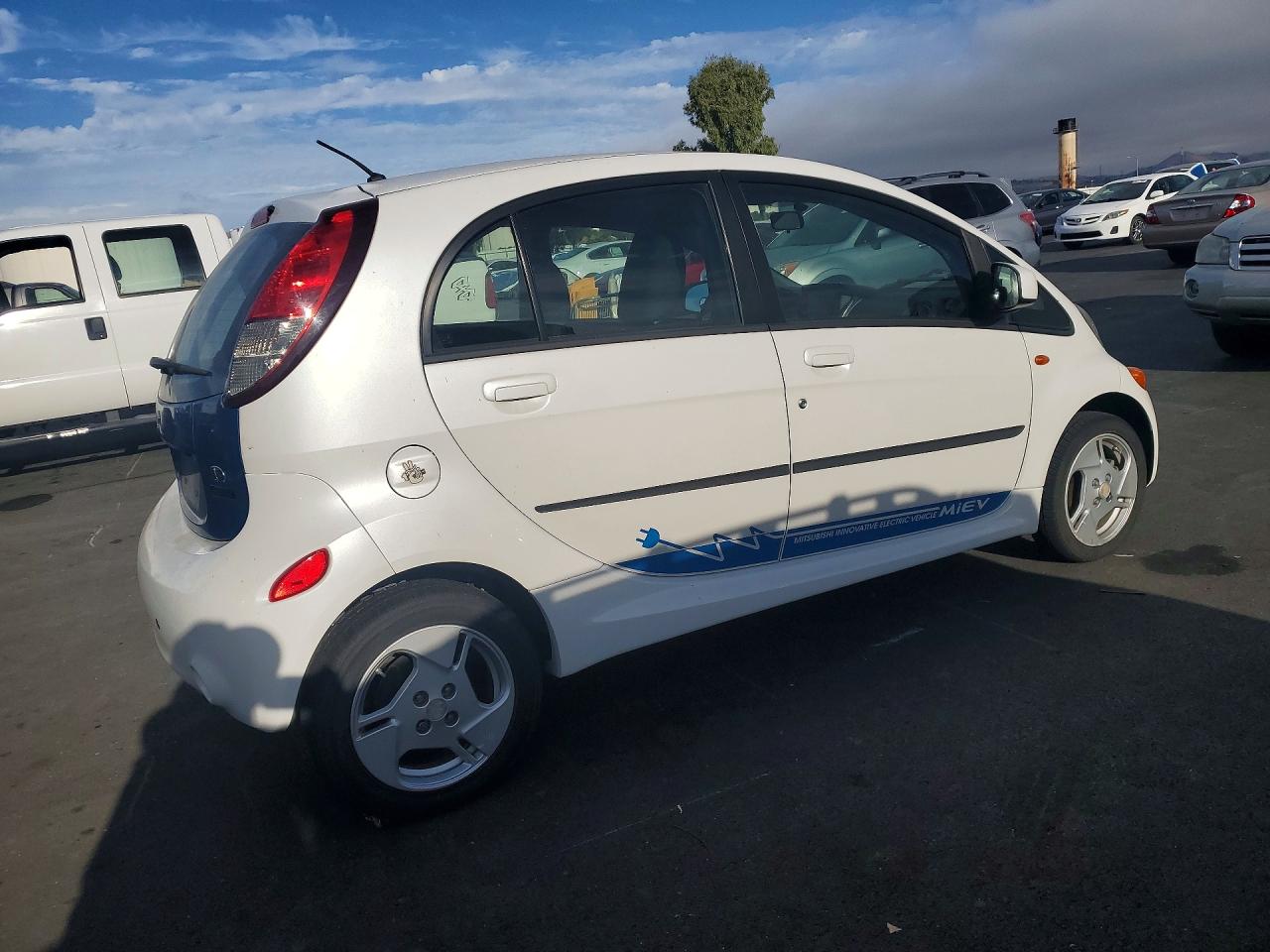 2012 Mitsubishi I Miev Es White vin: JA3215H17CU010942