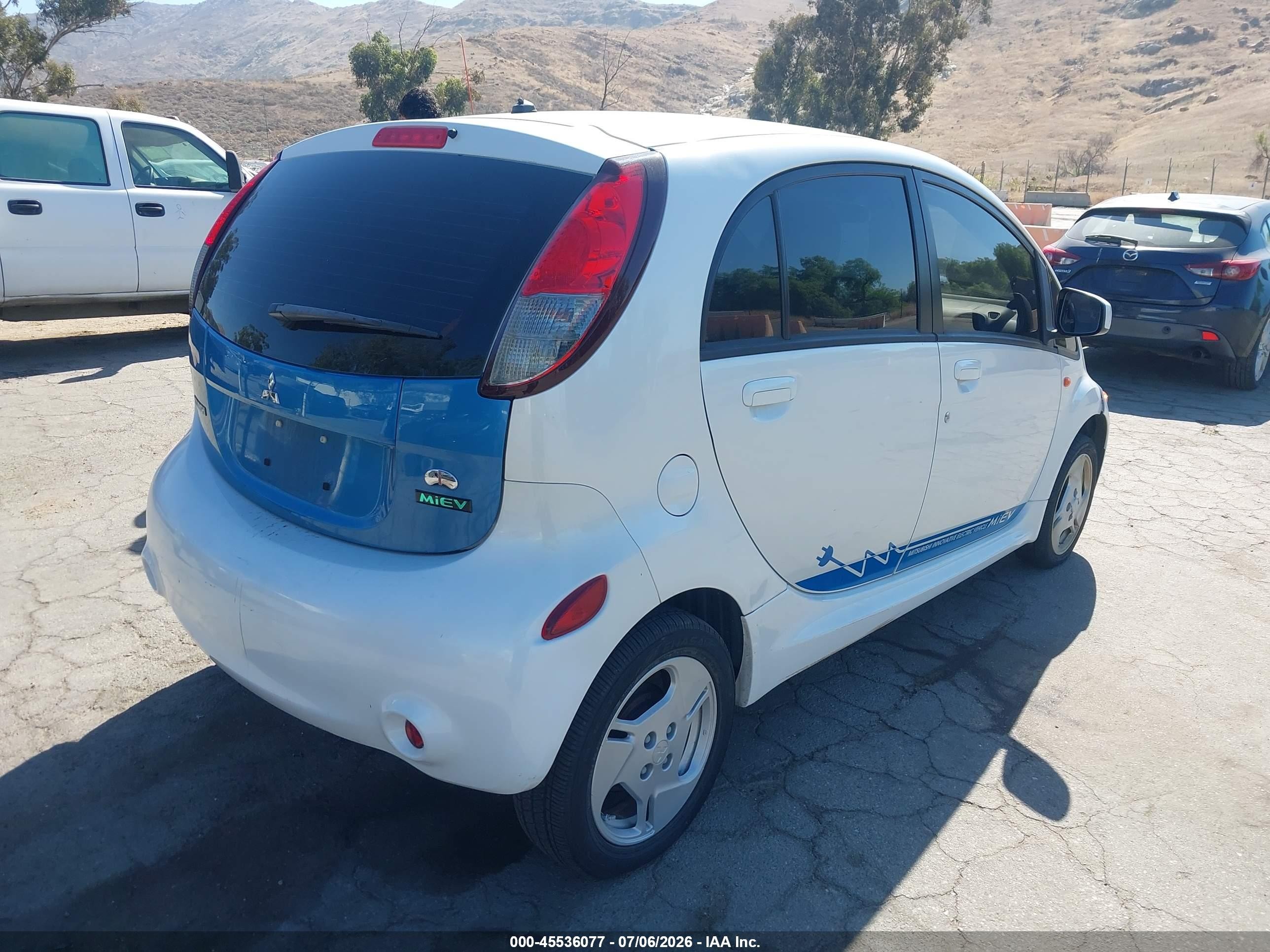 2012 Mitsubishi I-miev Es/se White vin: JA3215H18CU020380