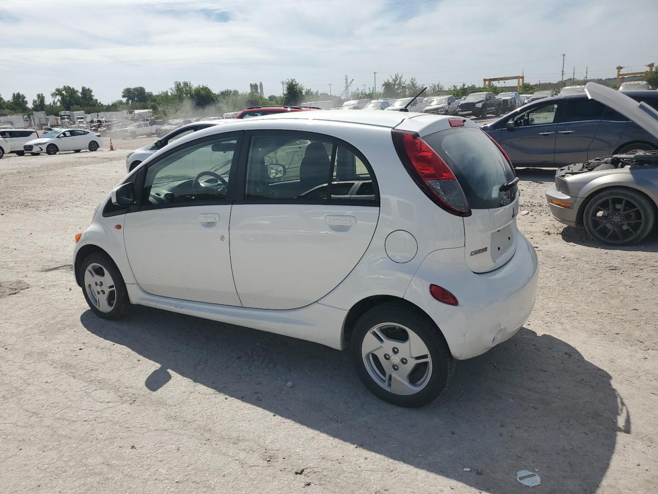 2014 Mitsubishi I Miev Es White vin: JA3215H47EU021727