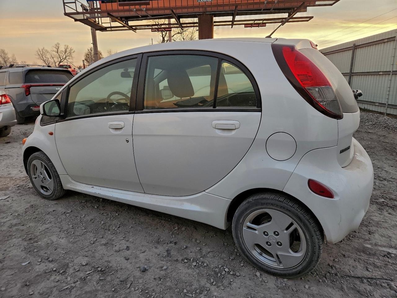 2014 Mitsubishi I Miev Es White vin: JA3215H47EU021727