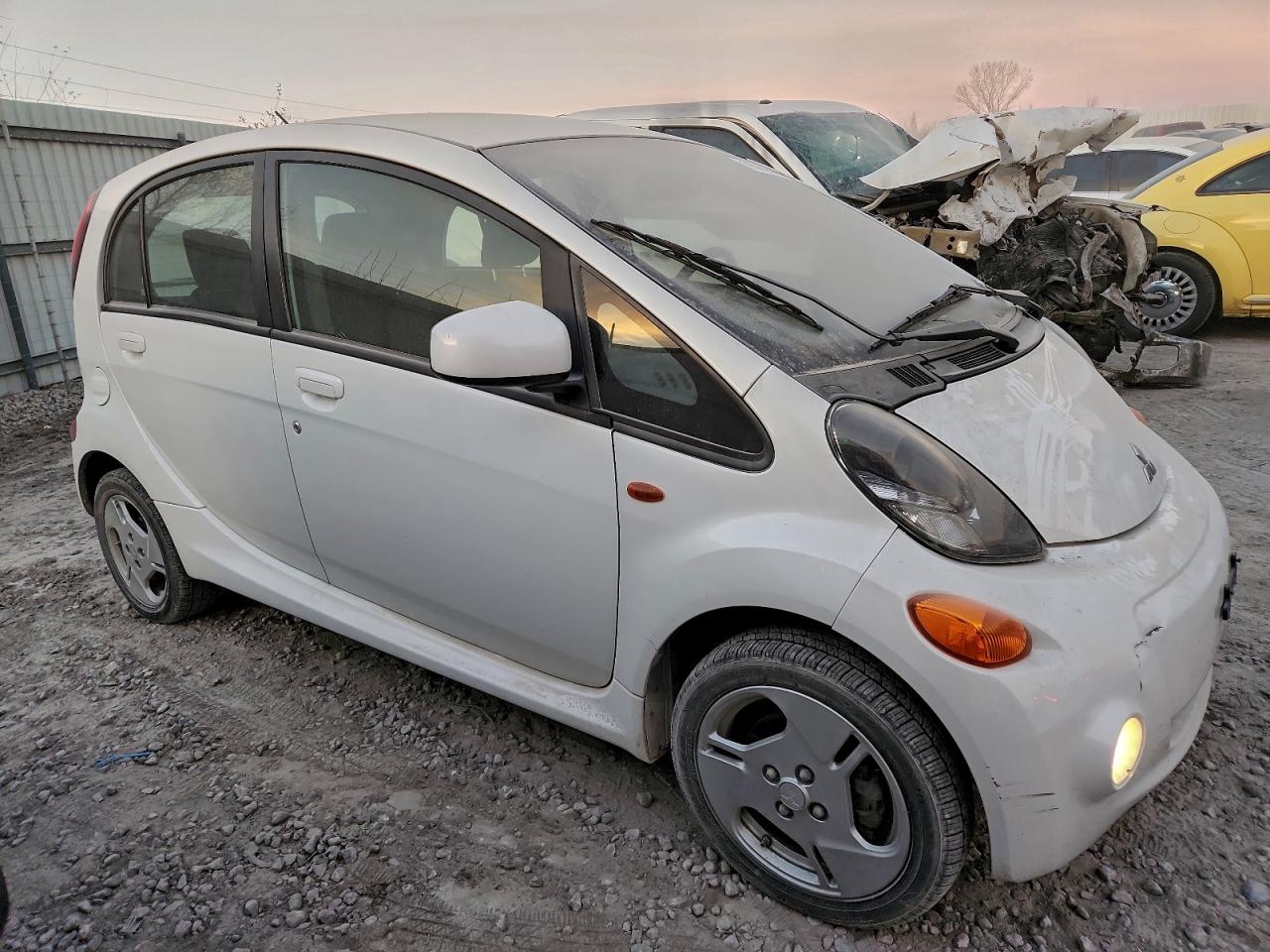 2014 Mitsubishi I Miev Es White vin: JA3215H47EU021727