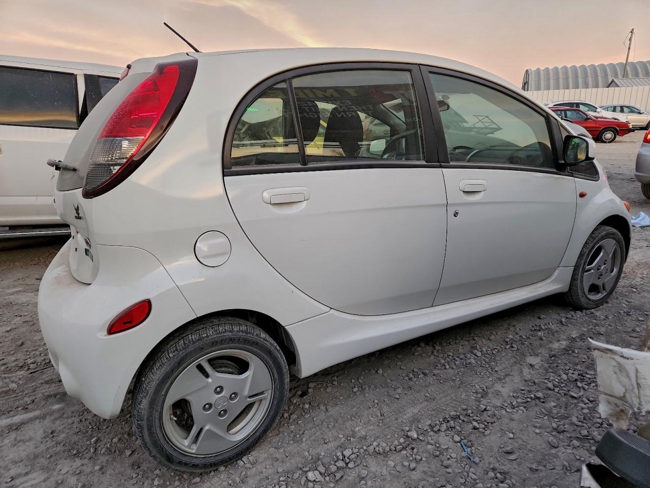 2014 Mitsubishi I Miev Es White vin: JA3215H47EU021727