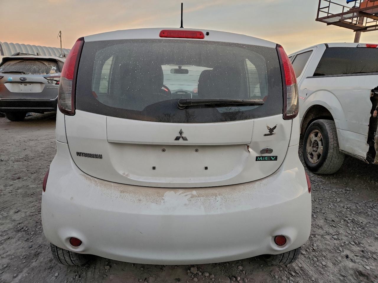 2014 Mitsubishi I Miev Es White vin: JA3215H47EU021727