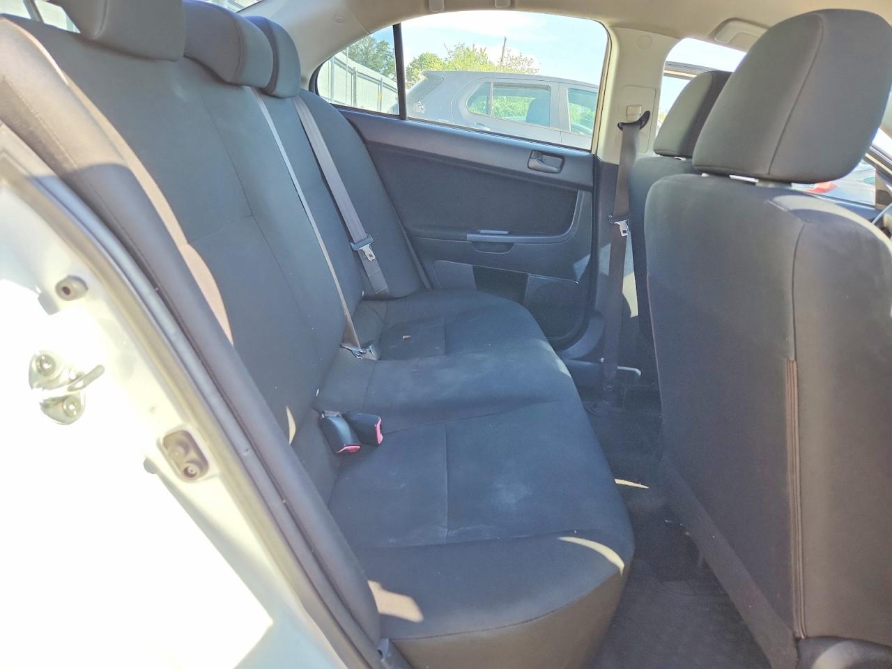 2010 Mitsubishi Lancer De White vin: JA32U1FU2AU018019