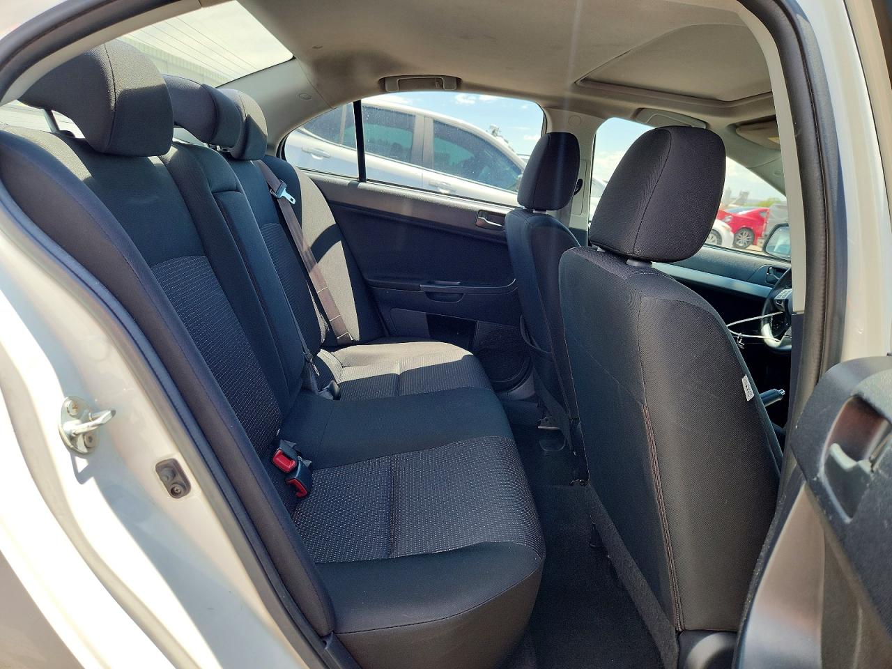 2011 Mitsubishi Lancer Es/es Sport White vin: JA32U2FU0BU035487