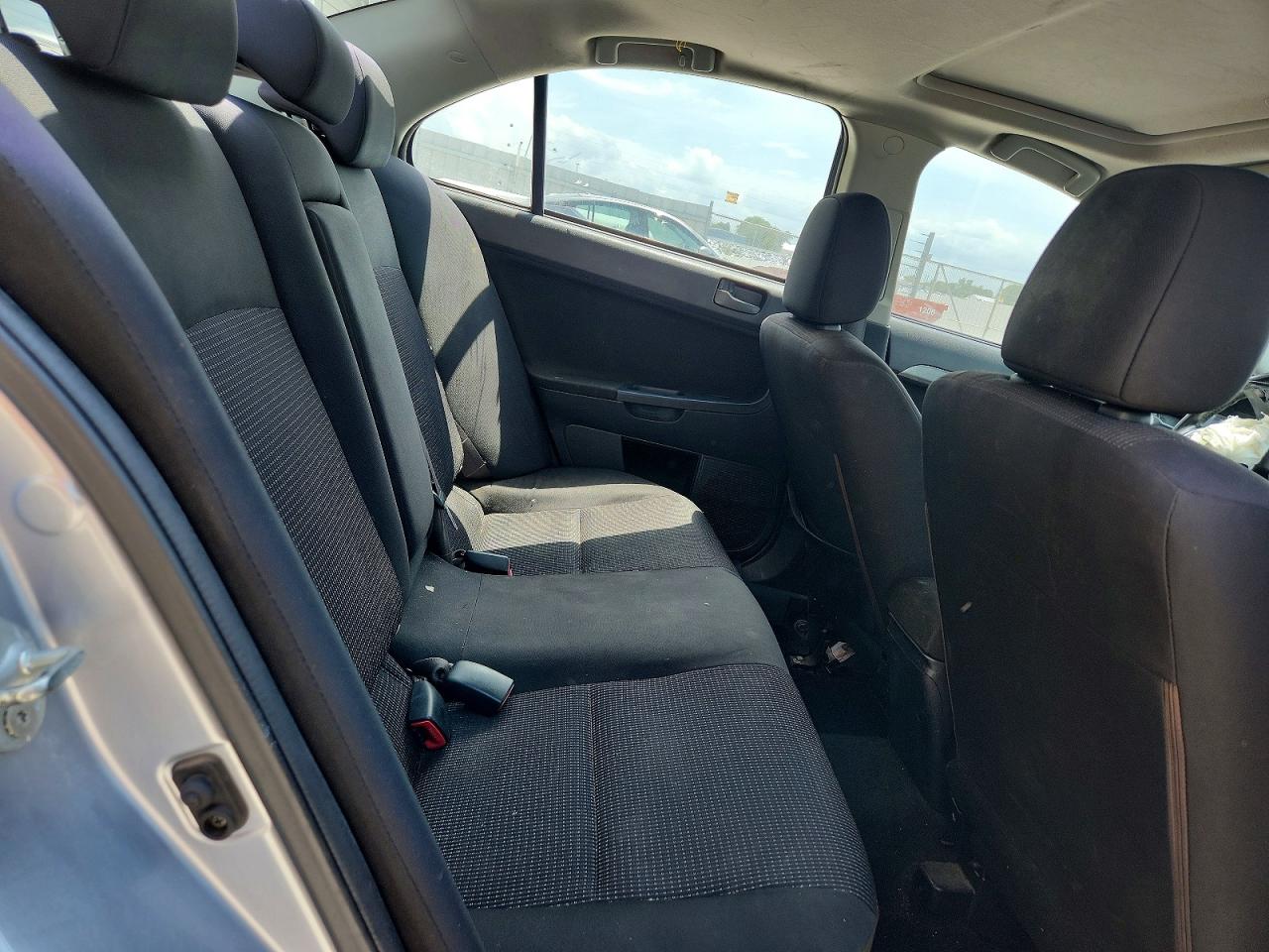 2011 Mitsubishi Lancer Silver vin: JA32U2FU5BU018538