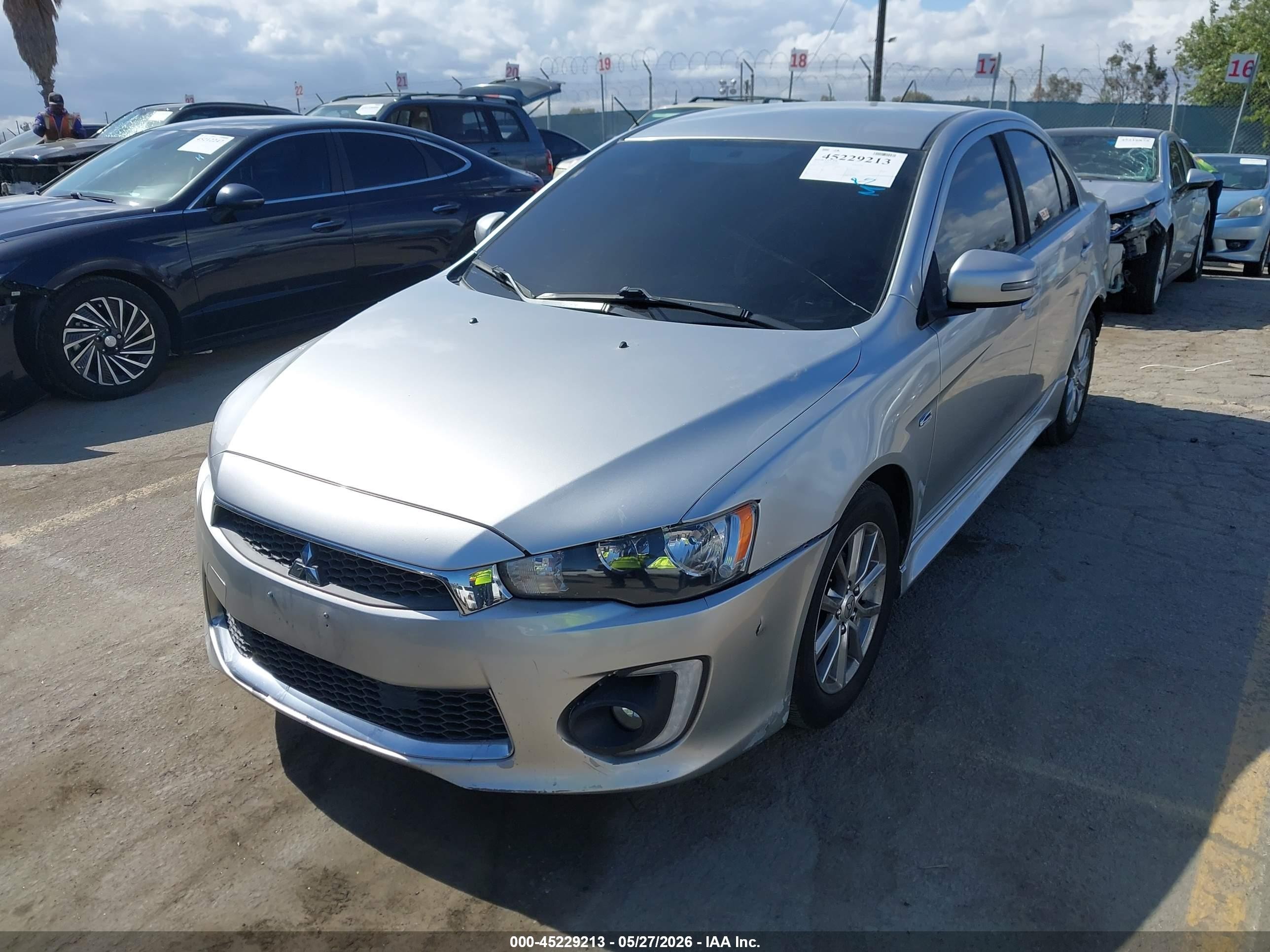 2016 Mitsubishi Lancer Es Silver vin: JA32U2FU7GU007841