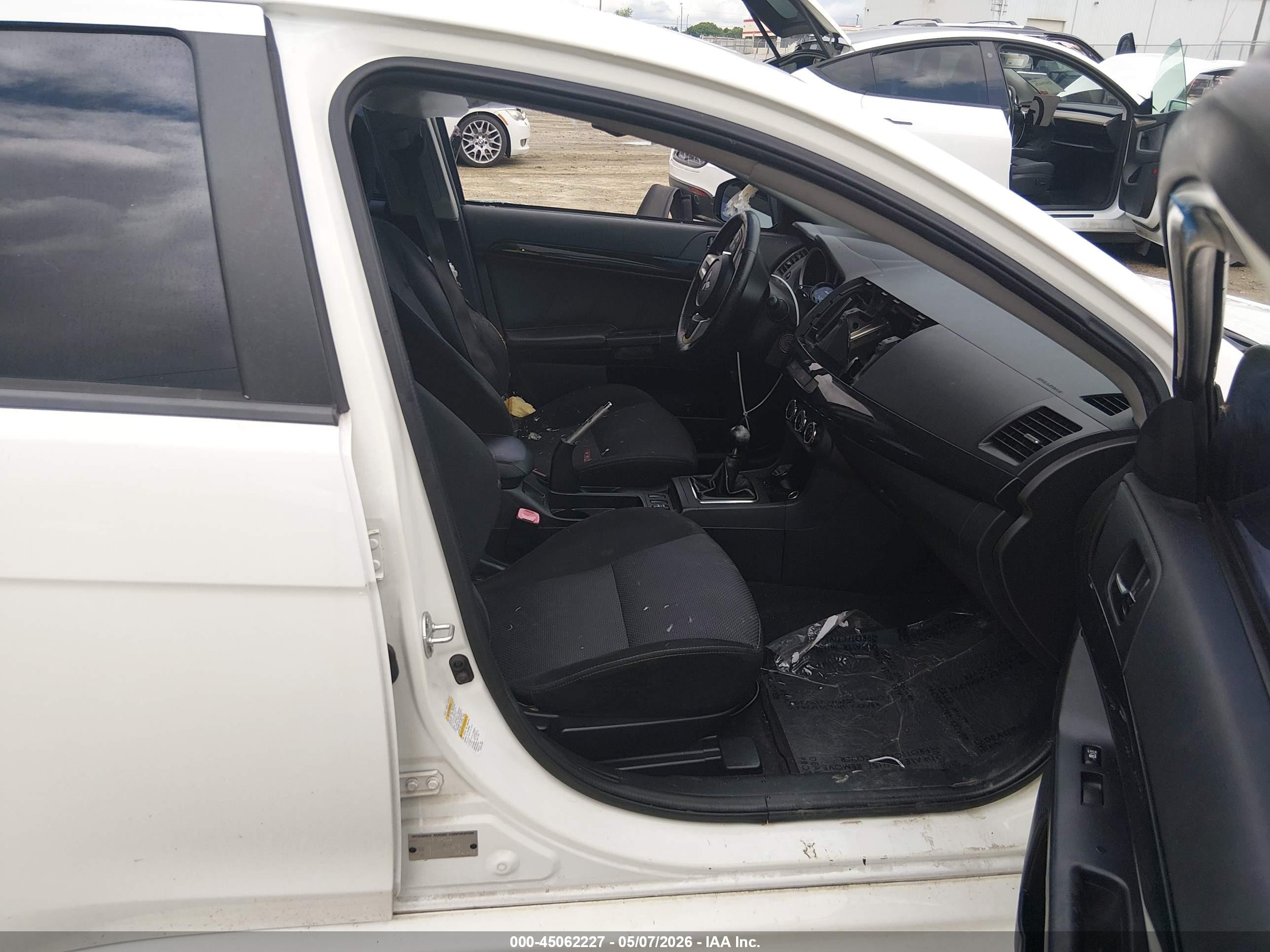 2015 Mitsubishi Lancer Evolution Gsr White vin: JA32W8FV1FU020766