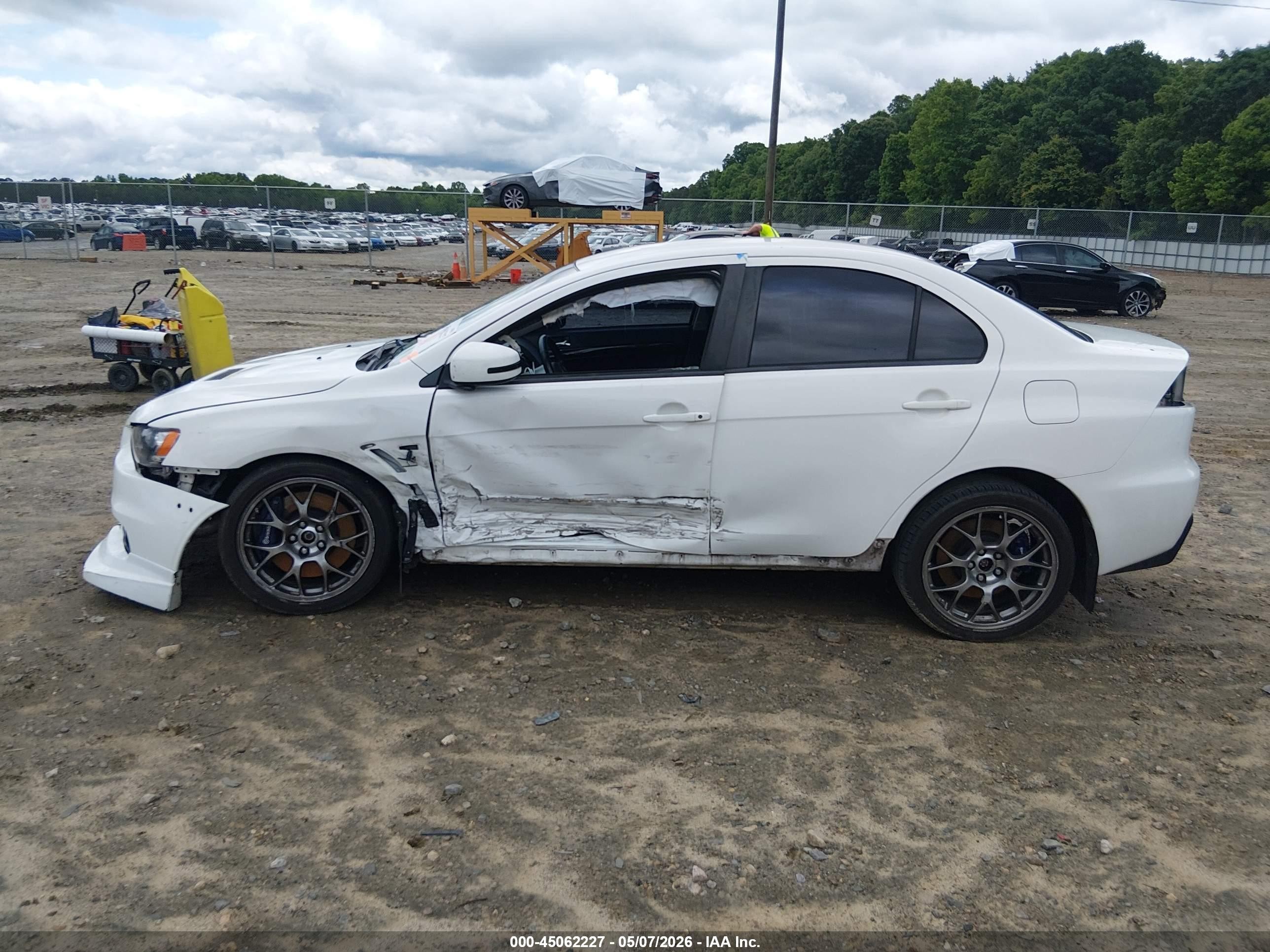 2015 Mitsubishi Lancer Evolution Gsr White vin: JA32W8FV1FU020766
