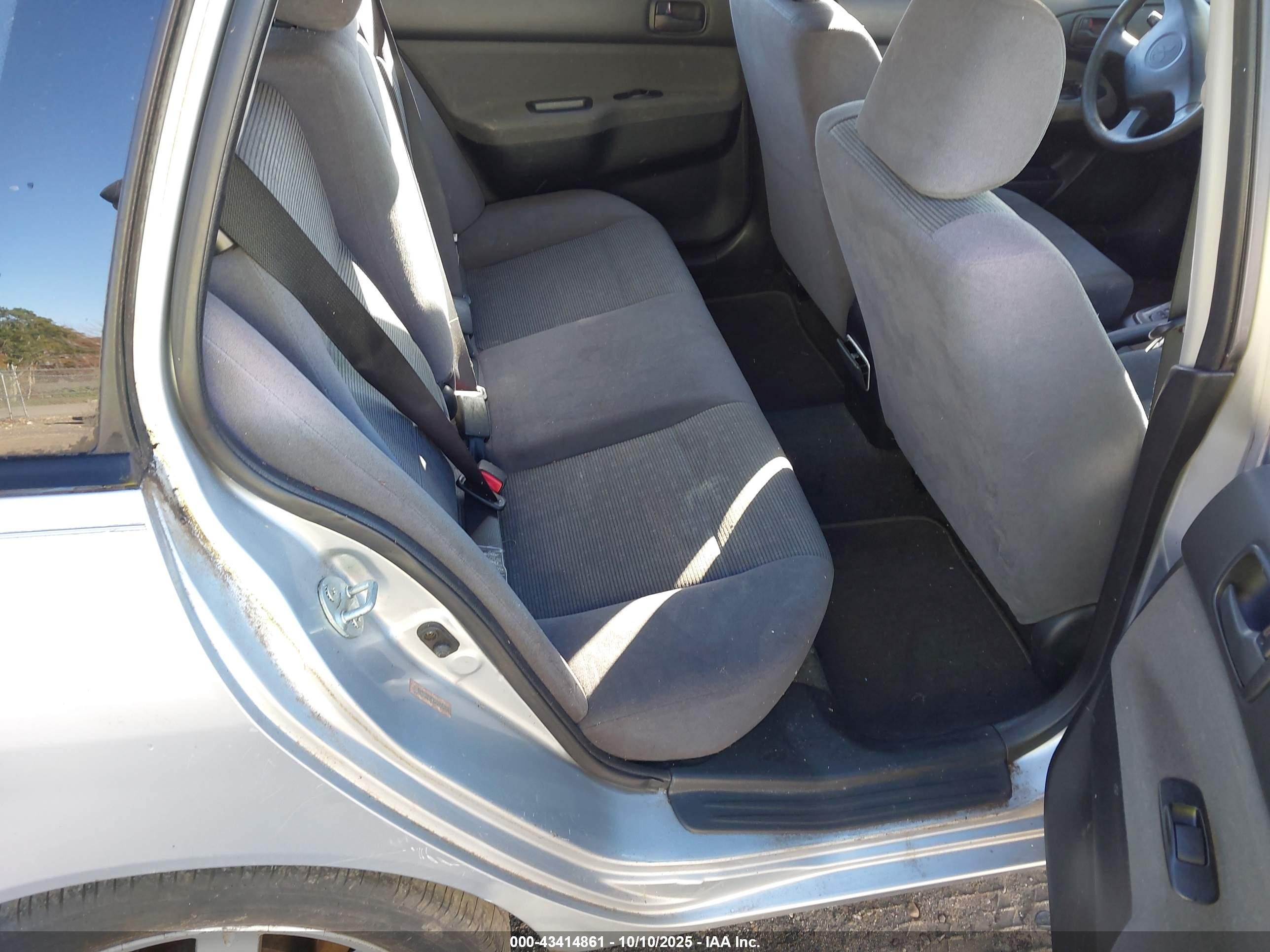 2004 Mitsubishi Lancer Sportback Ls Silver vin: JA3AD29F24U008304