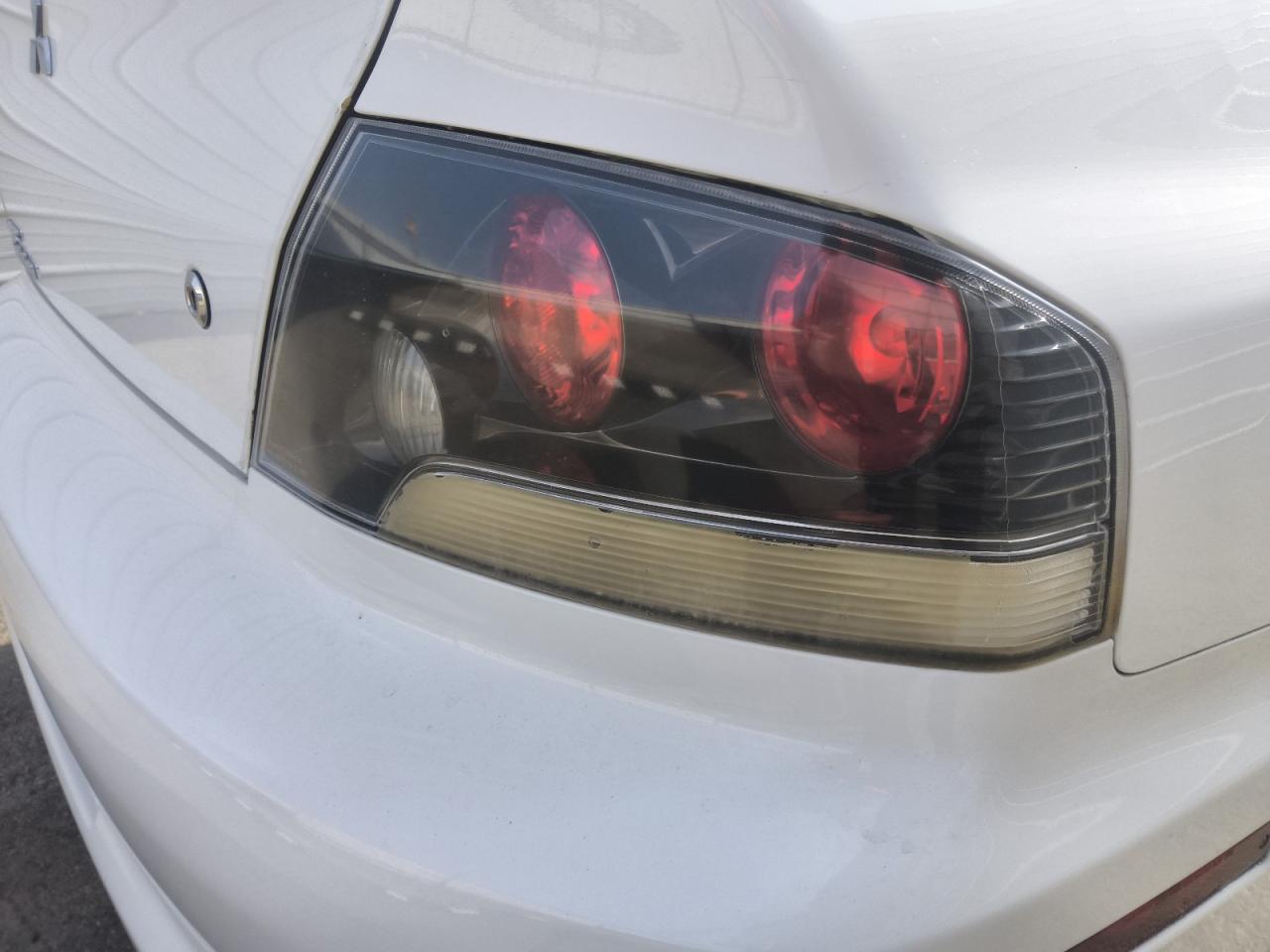 2005 Mitsubishi Lancer Evolution Rs White vin: JA3AH36D75U044942 Damage: Right Tail Light, Faded, Repair Required