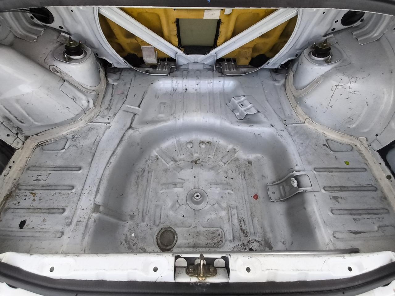 2005 Mitsubishi Lancer Evolution Rs White vin: JA3AH36D75U044942 Damage: Spare Tire, Missing, Replacement Required