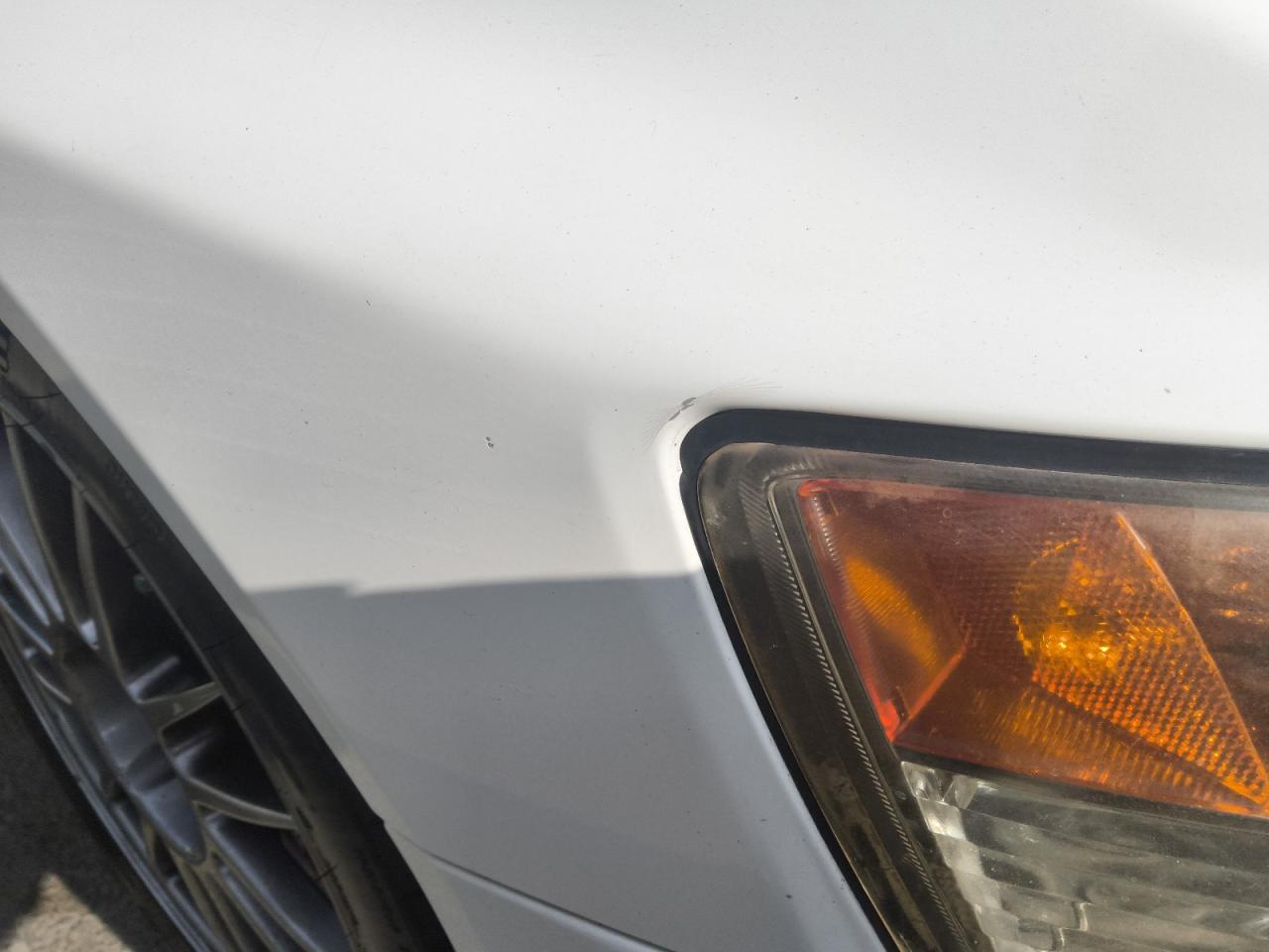2005 Mitsubishi Lancer Evolution Rs White vin: JA3AH36D75U044942 Damage: Right Front Fender, Dent(S) W/ Paint Dmg, 1 To 2 Inches