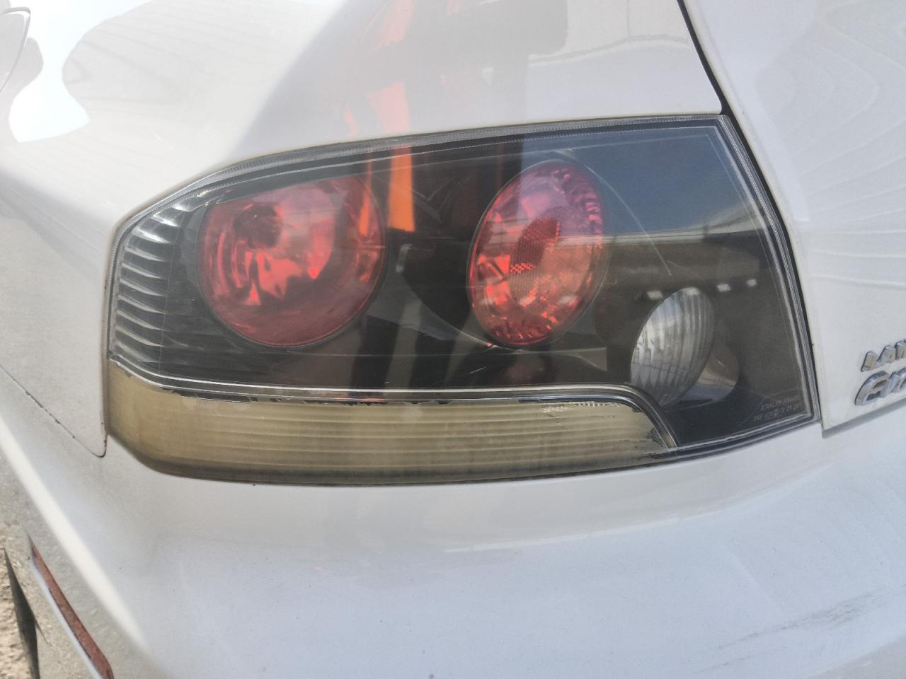 2005 Mitsubishi Lancer Evolution Rs White vin: JA3AH36D75U044942 Damage: Left Tail Light, Faded, Repair Required