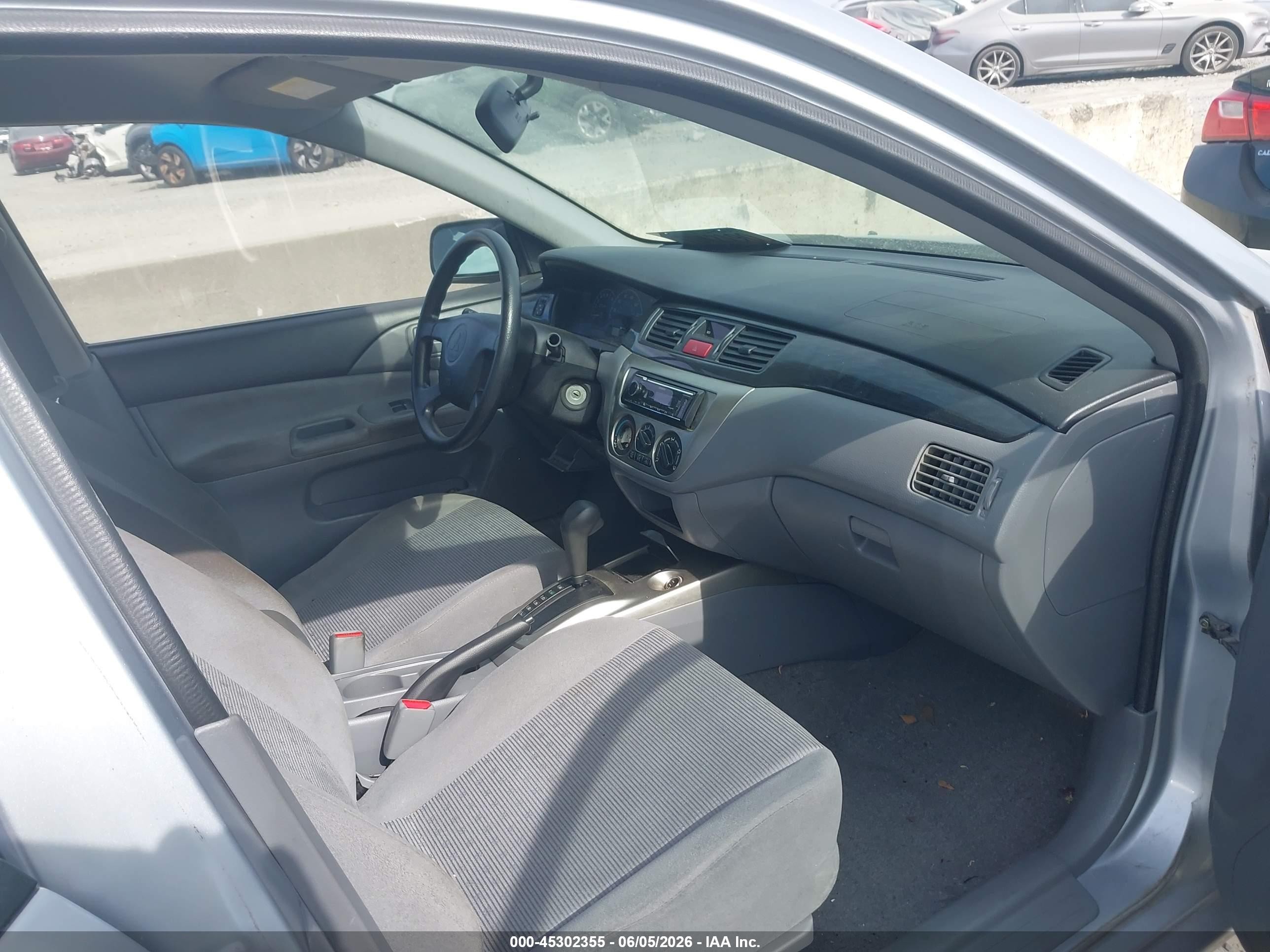 2004 Mitsubishi Lancer Es Silver vin: JA3AJ26E44U030938