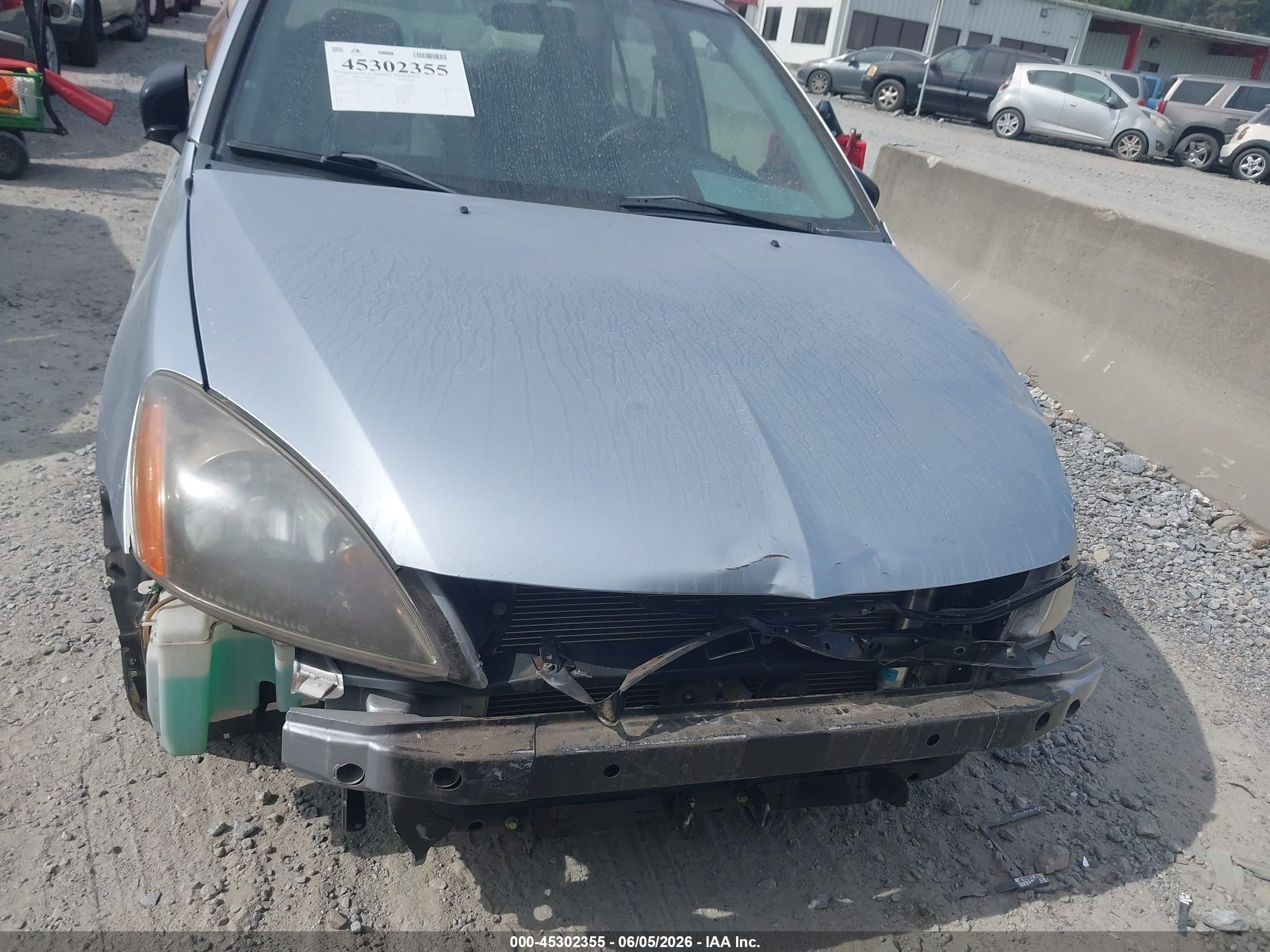 2004 Mitsubishi Lancer Es Silver vin: JA3AJ26E44U030938