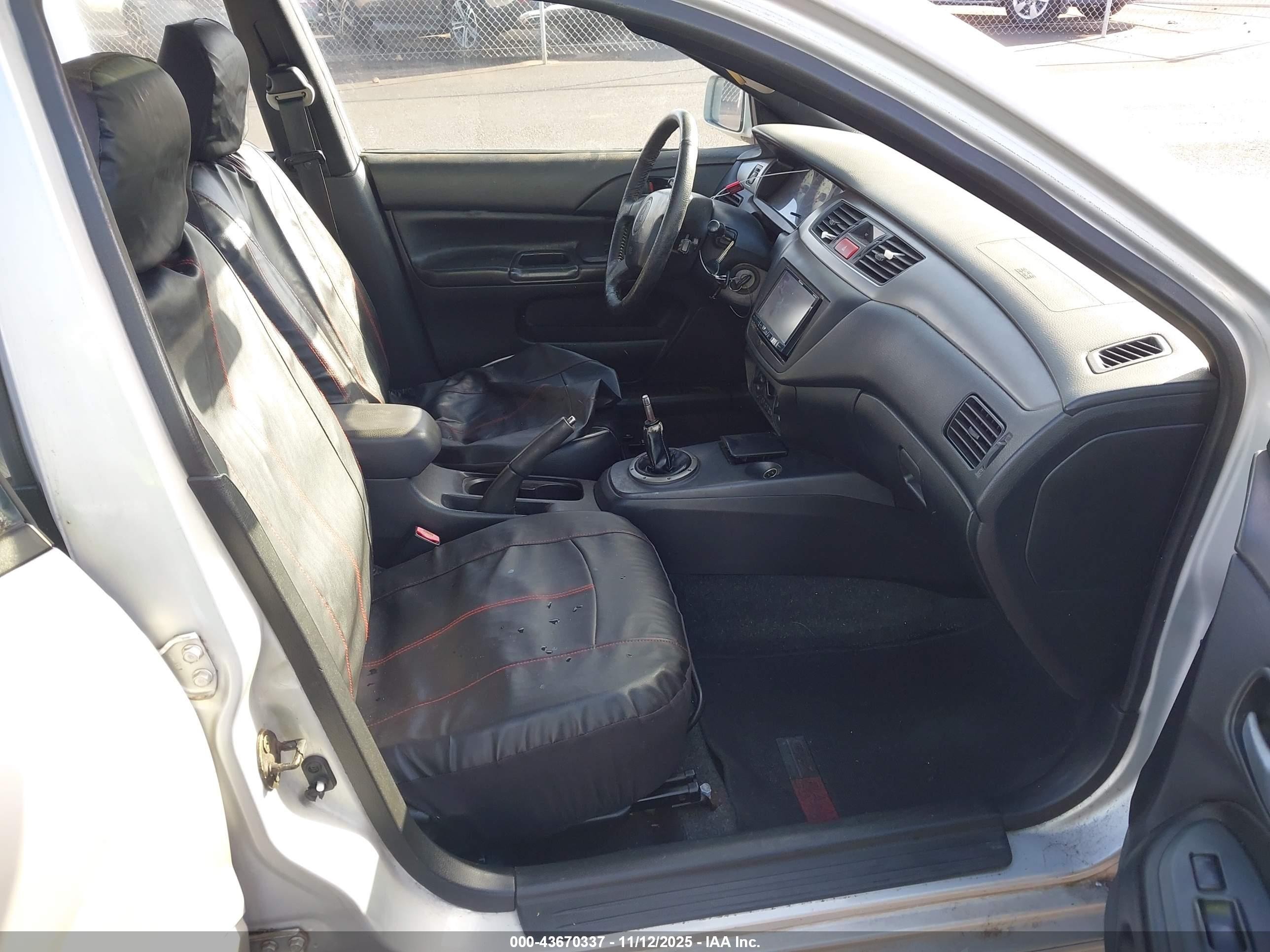 2002 Mitsubishi Lancer Oz Rally Silver vin: JA3AJ86E42U017591