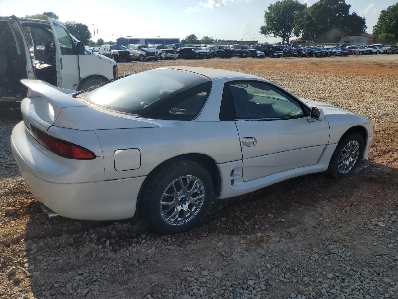 1998 Mitsubishi 3000 Gt    White vin: JA3AM44H0WY000475