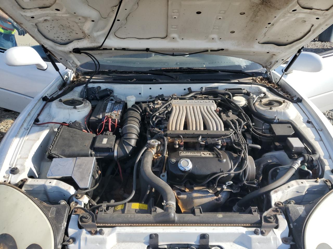 1998 Mitsubishi 3000 Gt    White vin: JA3AM44H0WY000475