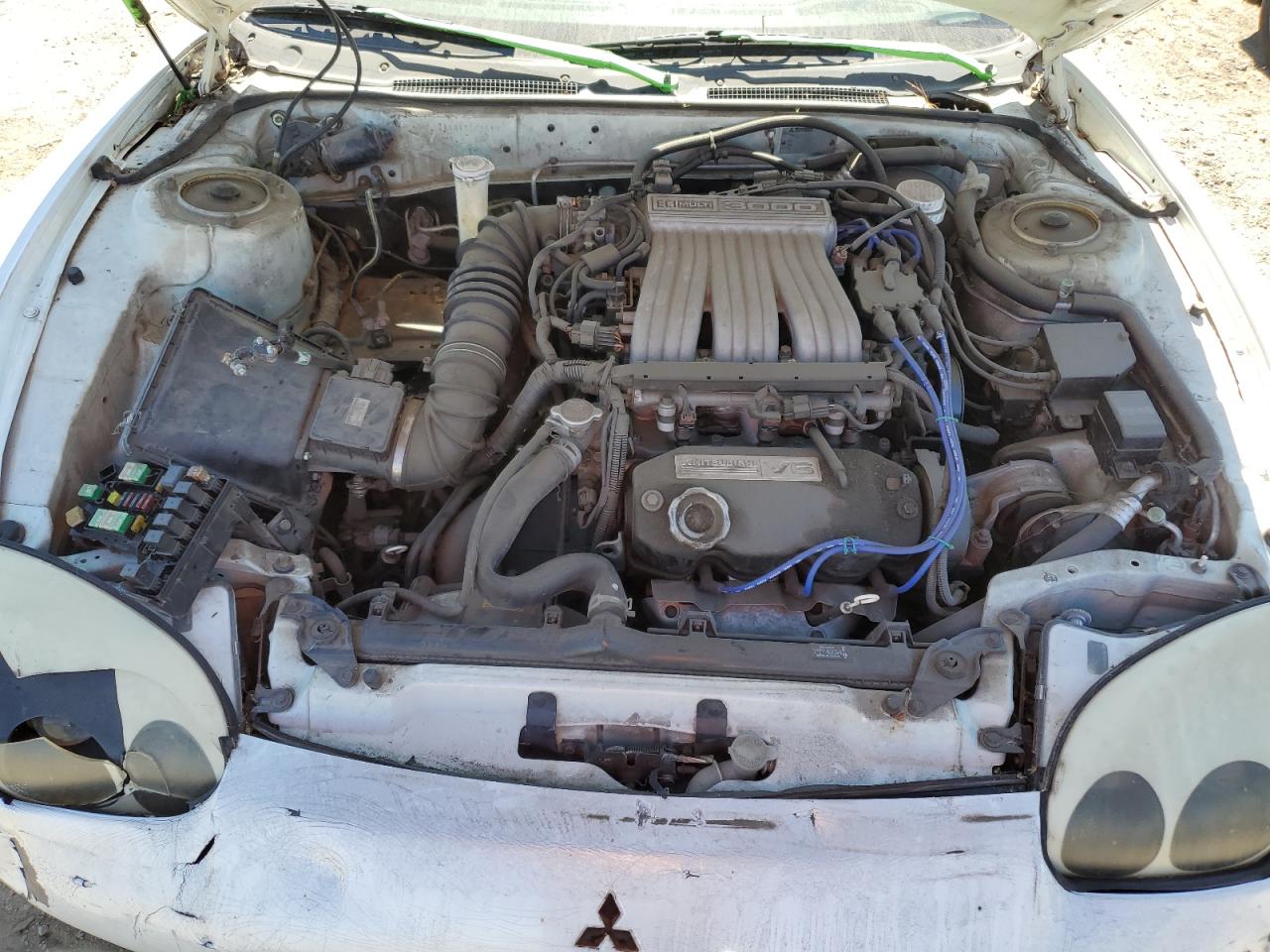 1998 Mitsubishi 3000 Gt    White vin: JA3AM44H2WY000610