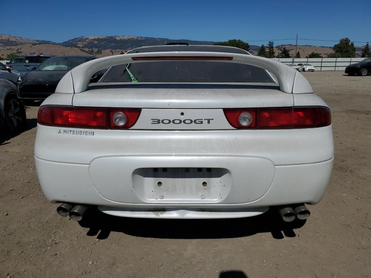 1998 Mitsubishi 3000 Gt    White vin: JA3AM44H2WY000610
